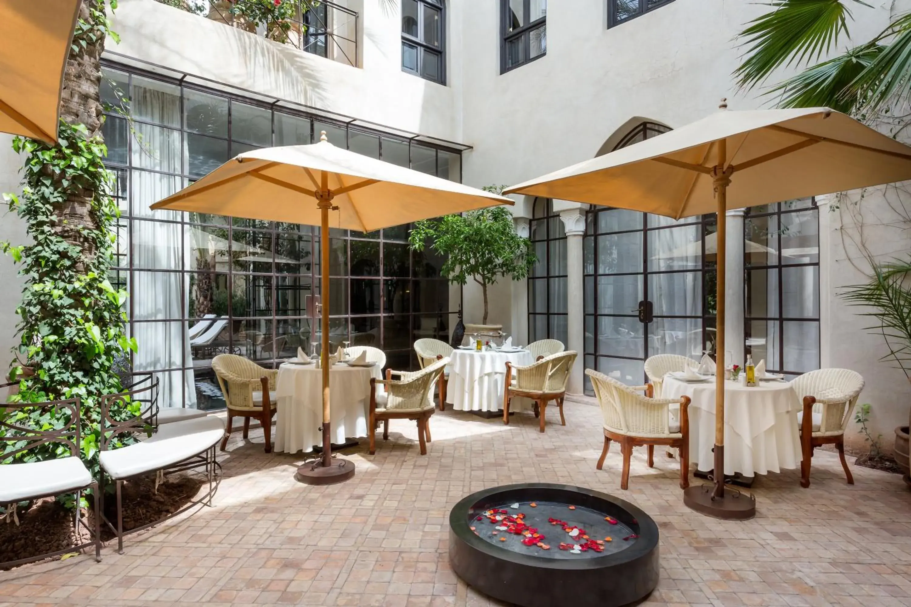 Restaurant/places to eat in Palais Khum Restaurant/places to eat in Palais Khum