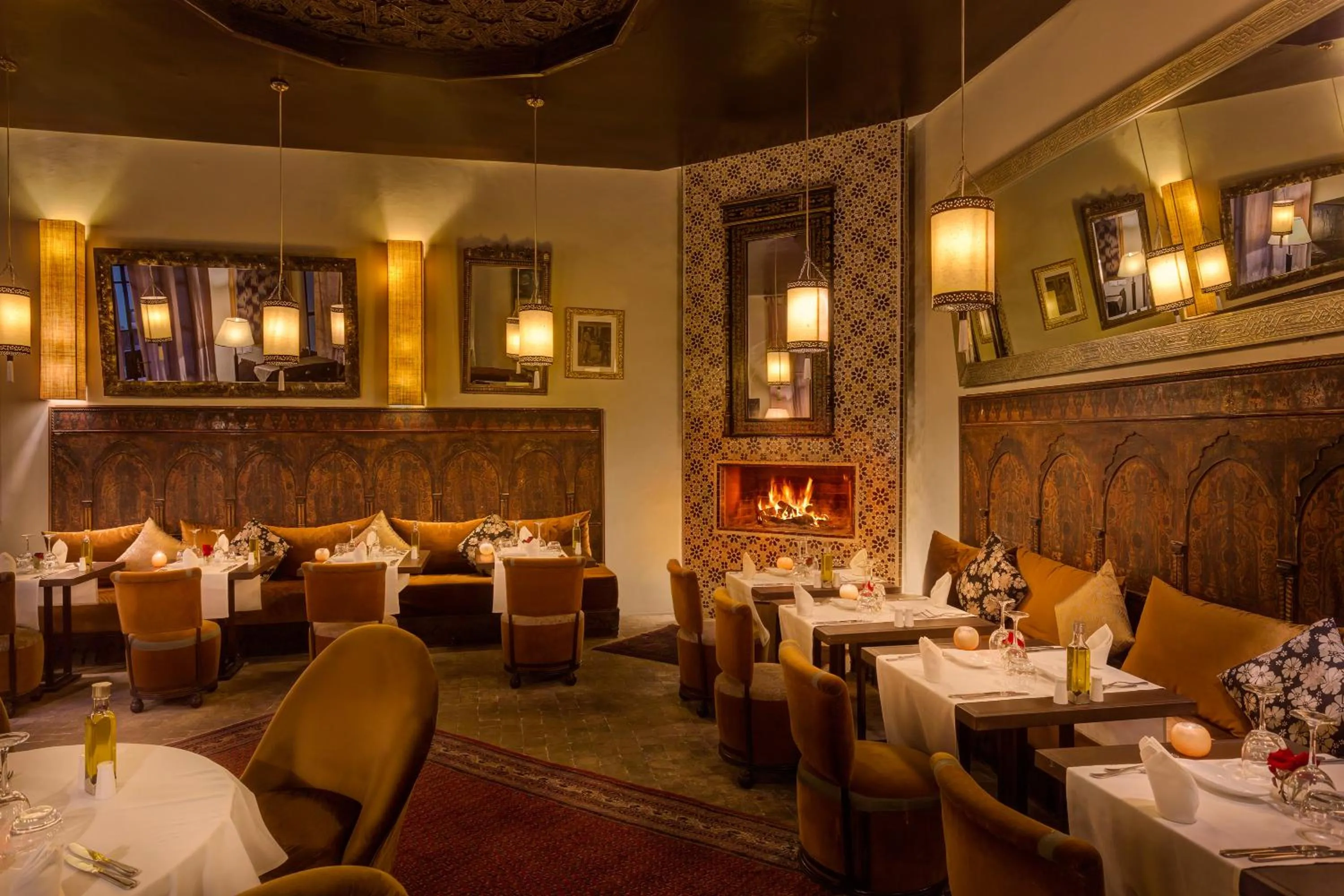 Restaurant/places to eat in Palais Khum