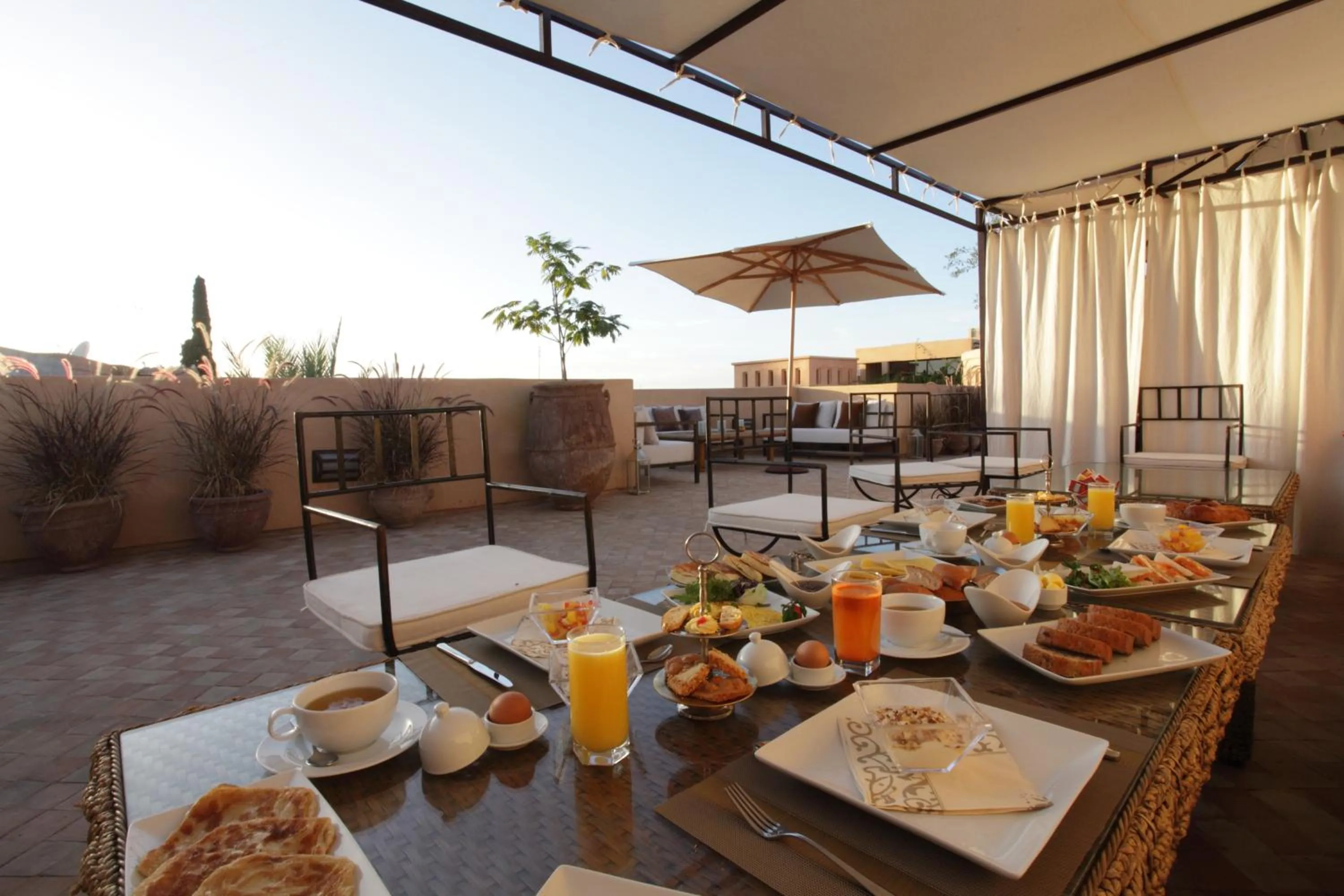 Restaurant/places to eat in Palais Khum