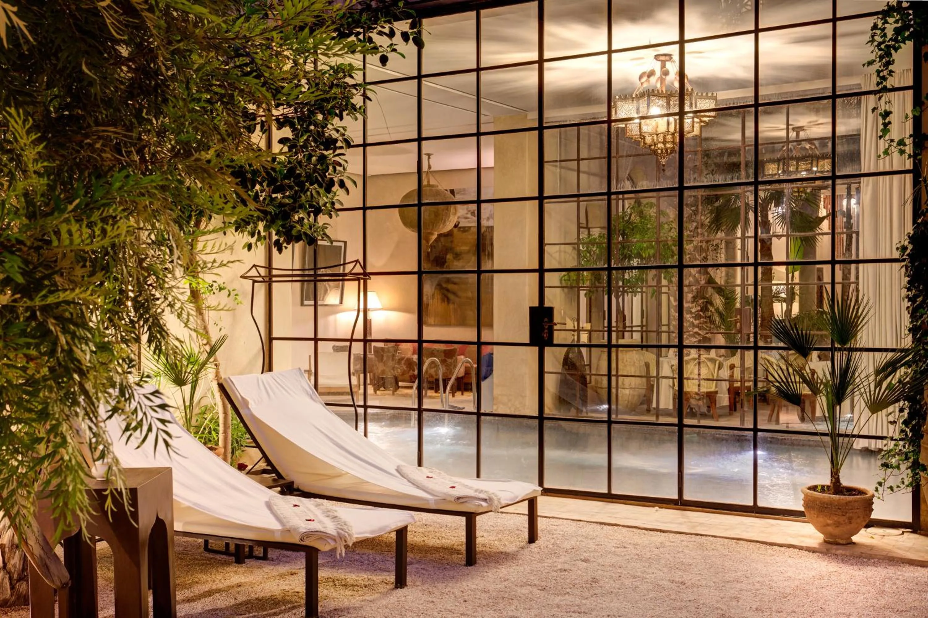 Swimming pool in Palais Khum