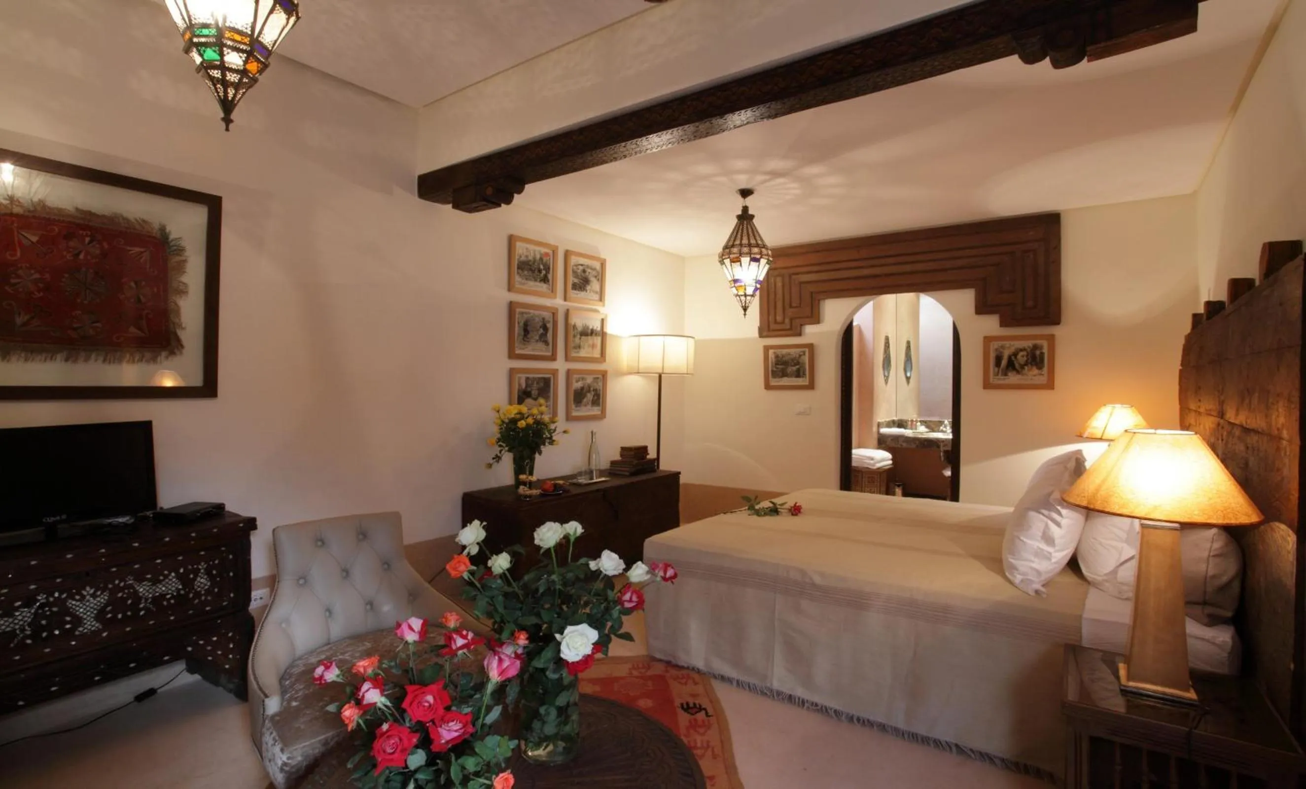 Shower, Bed in Palais Khum