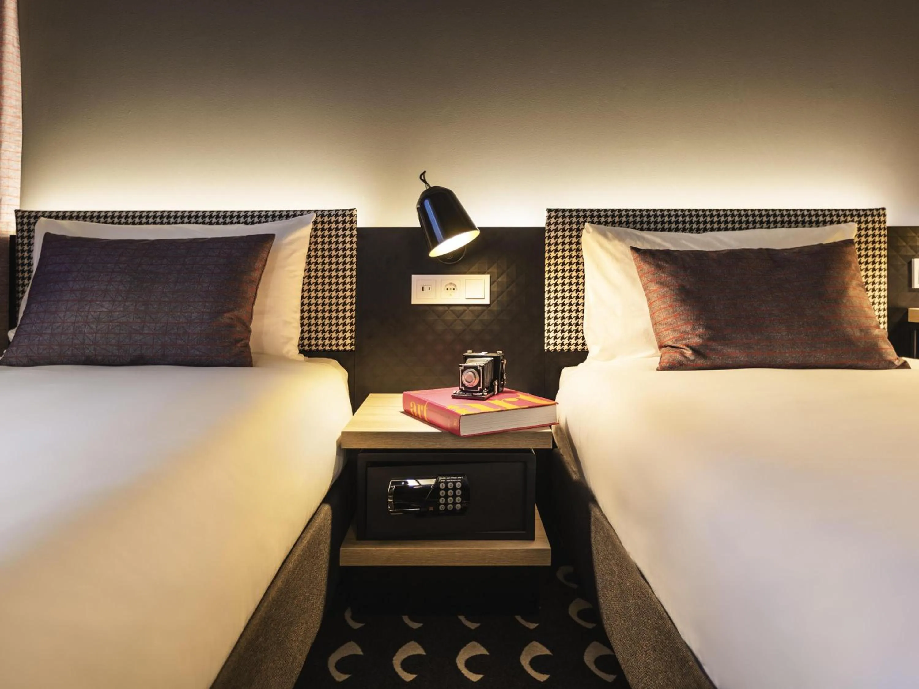 Bedroom, Bed in ibis Styles Arnhem Centre