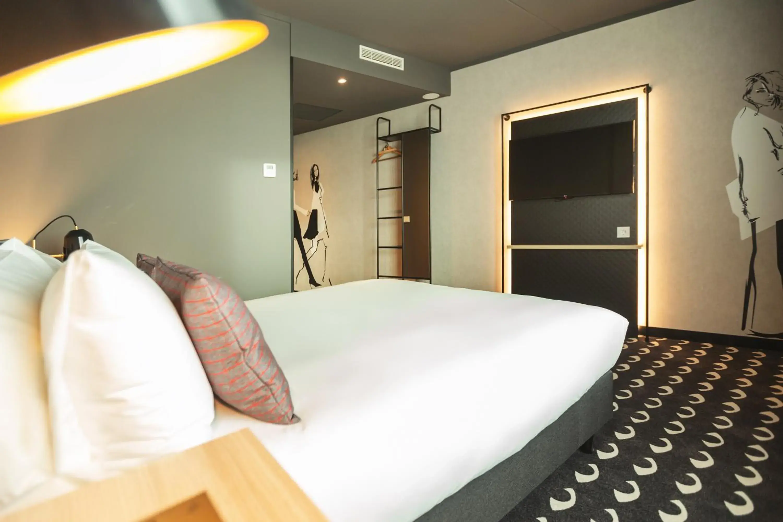 Bedroom, Bed in ibis Styles Arnhem Centre Bedroom, Bed in ibis Styles Arnhem Centre