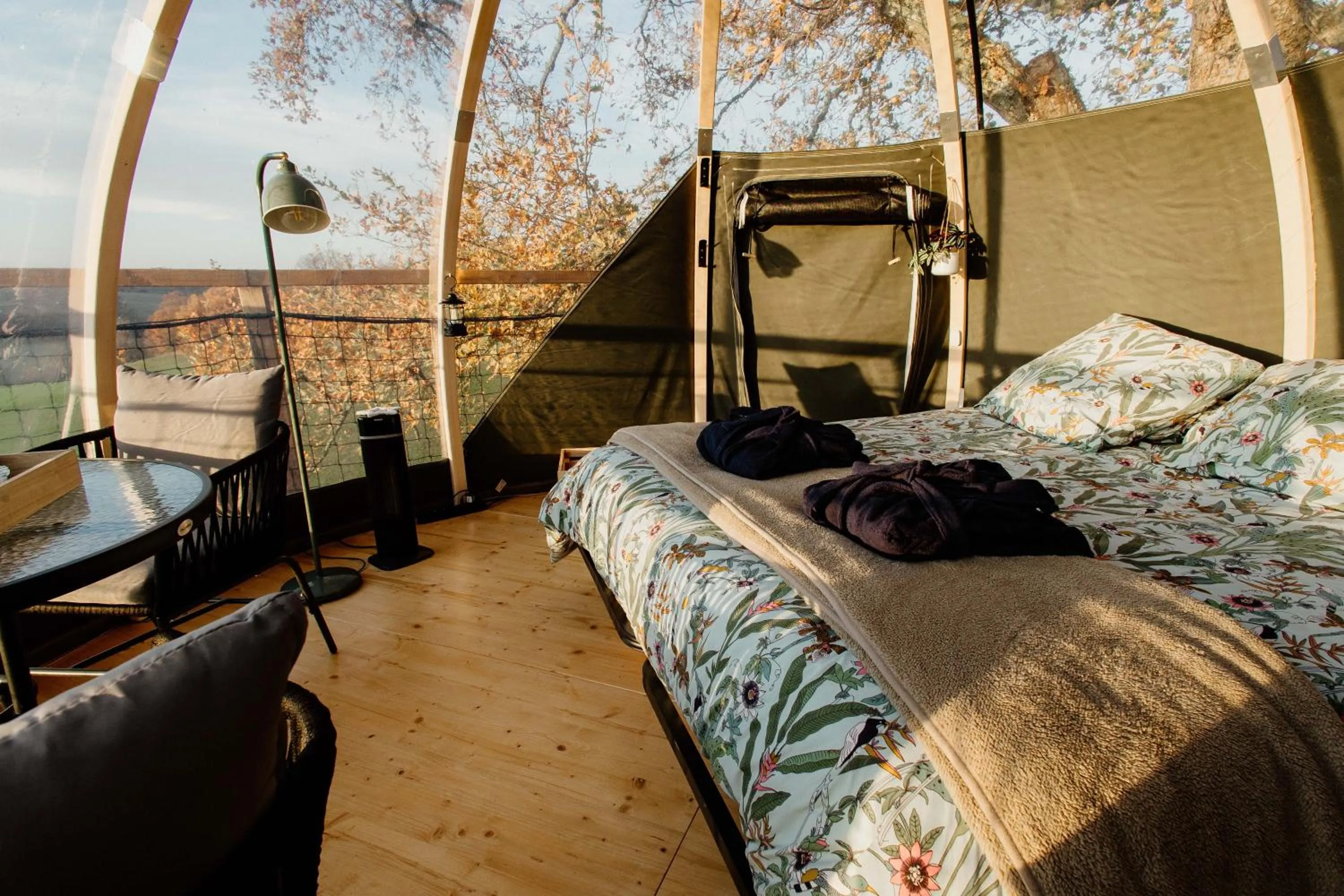 Bed in les bulles perchées de lartigue