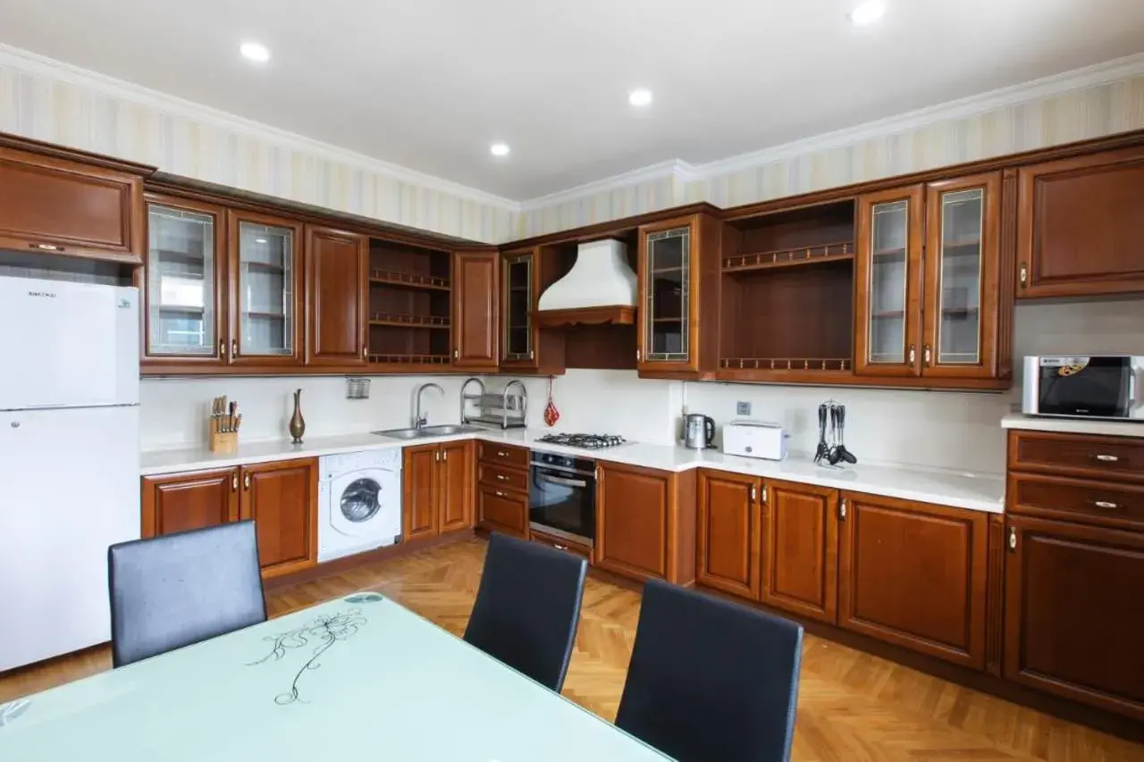 Three-Bedroom Apartment with Balcony in Leyla Apart Hotel 1 - Fountain Square Three-Bedroom Apartment with Balcony in Leyla Apart Hotel 1 - Fountain Square