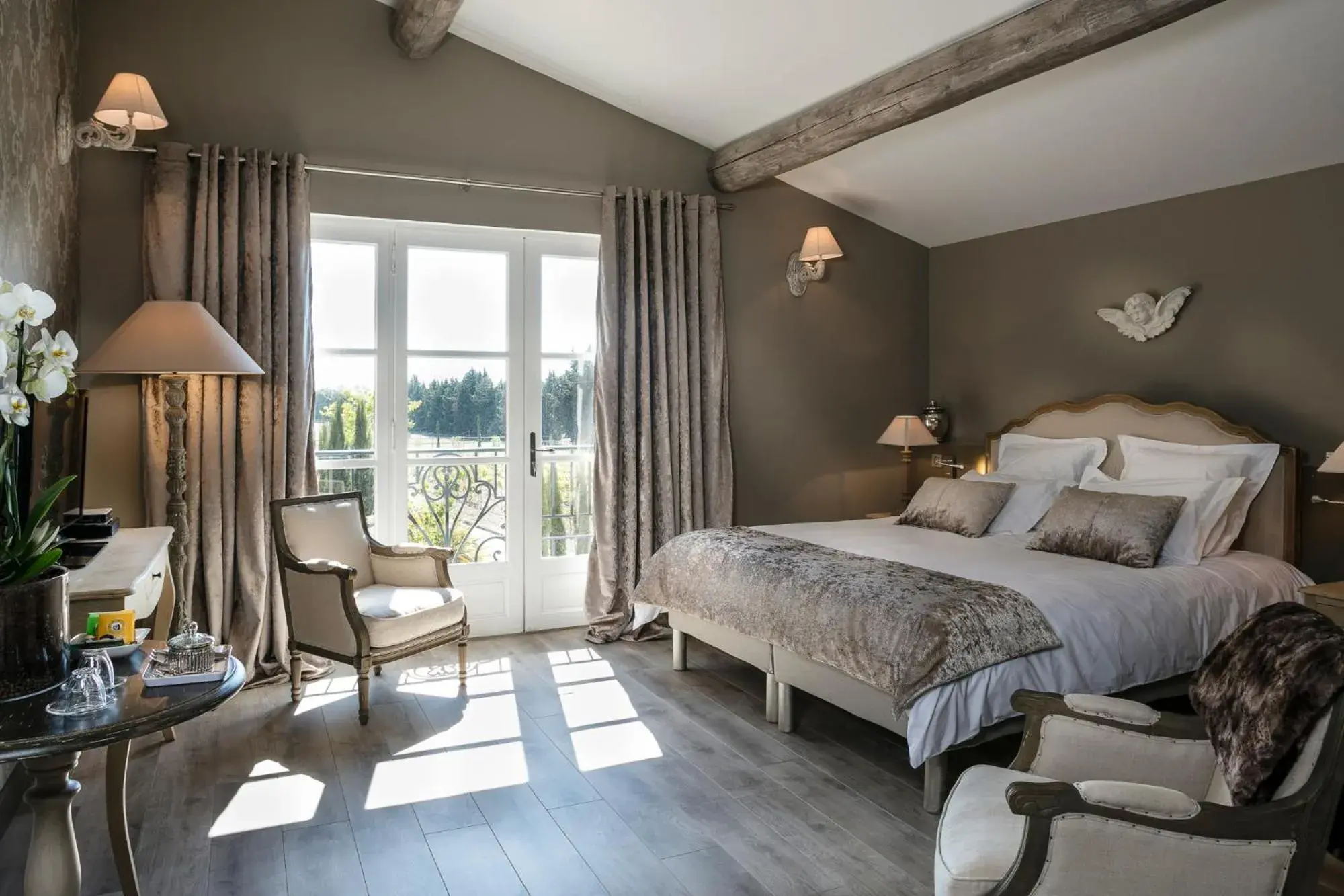 Classic Double Room in Château des Cinq Cantons Classic Double Room in Château des Cinq Cantons