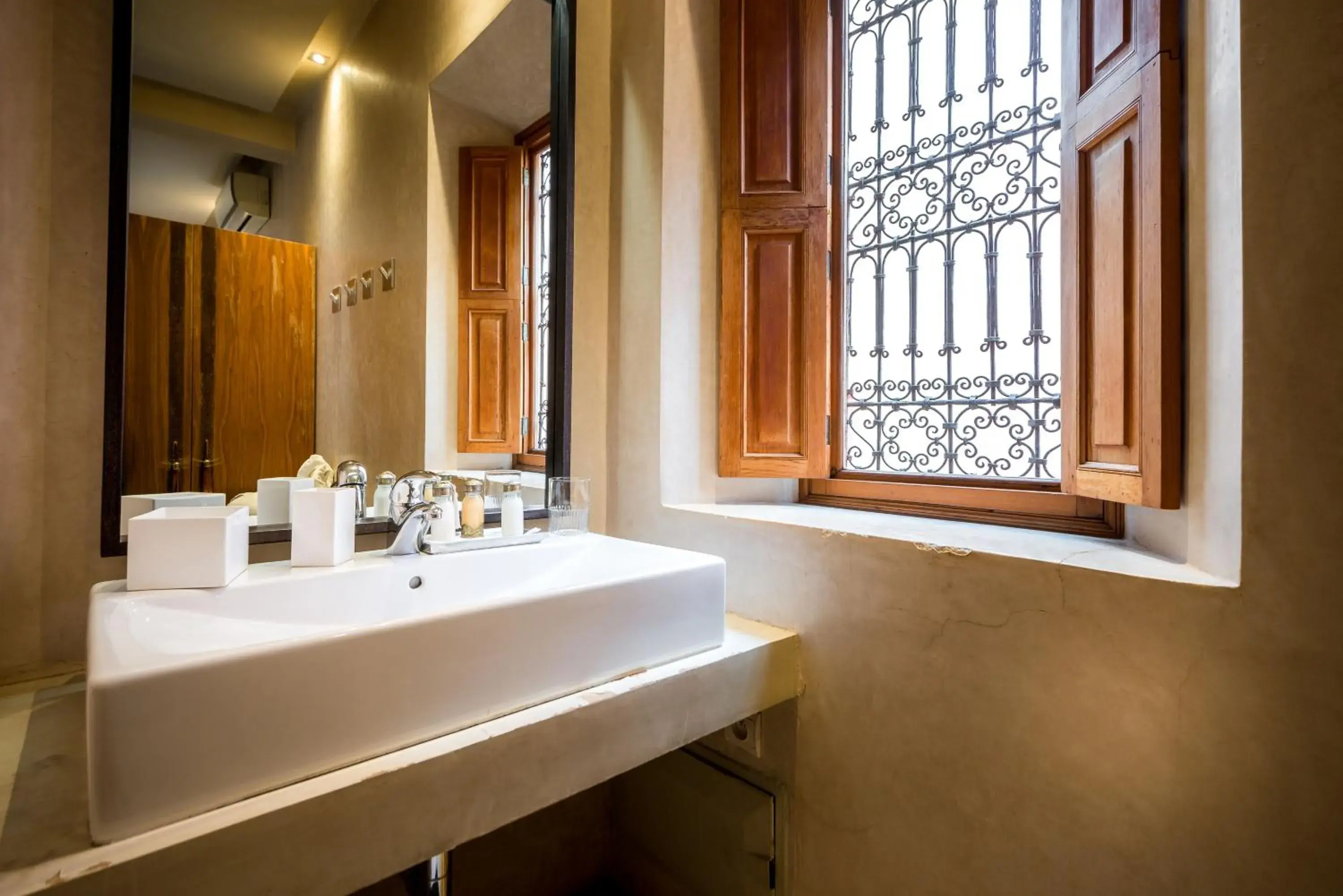Bathroom in Riad Houma Bathroom in Riad Houma