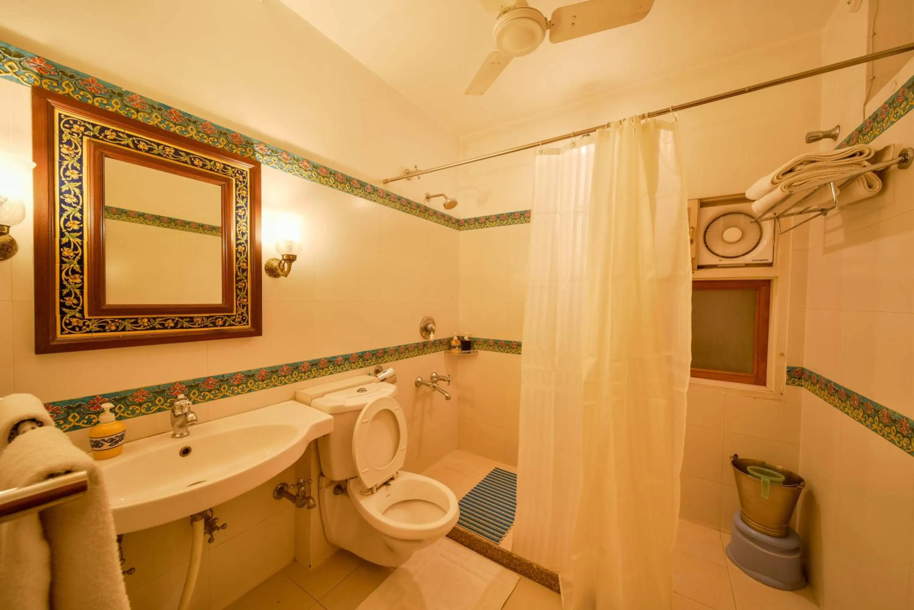 Bathroom in Hotel Arya Niwas