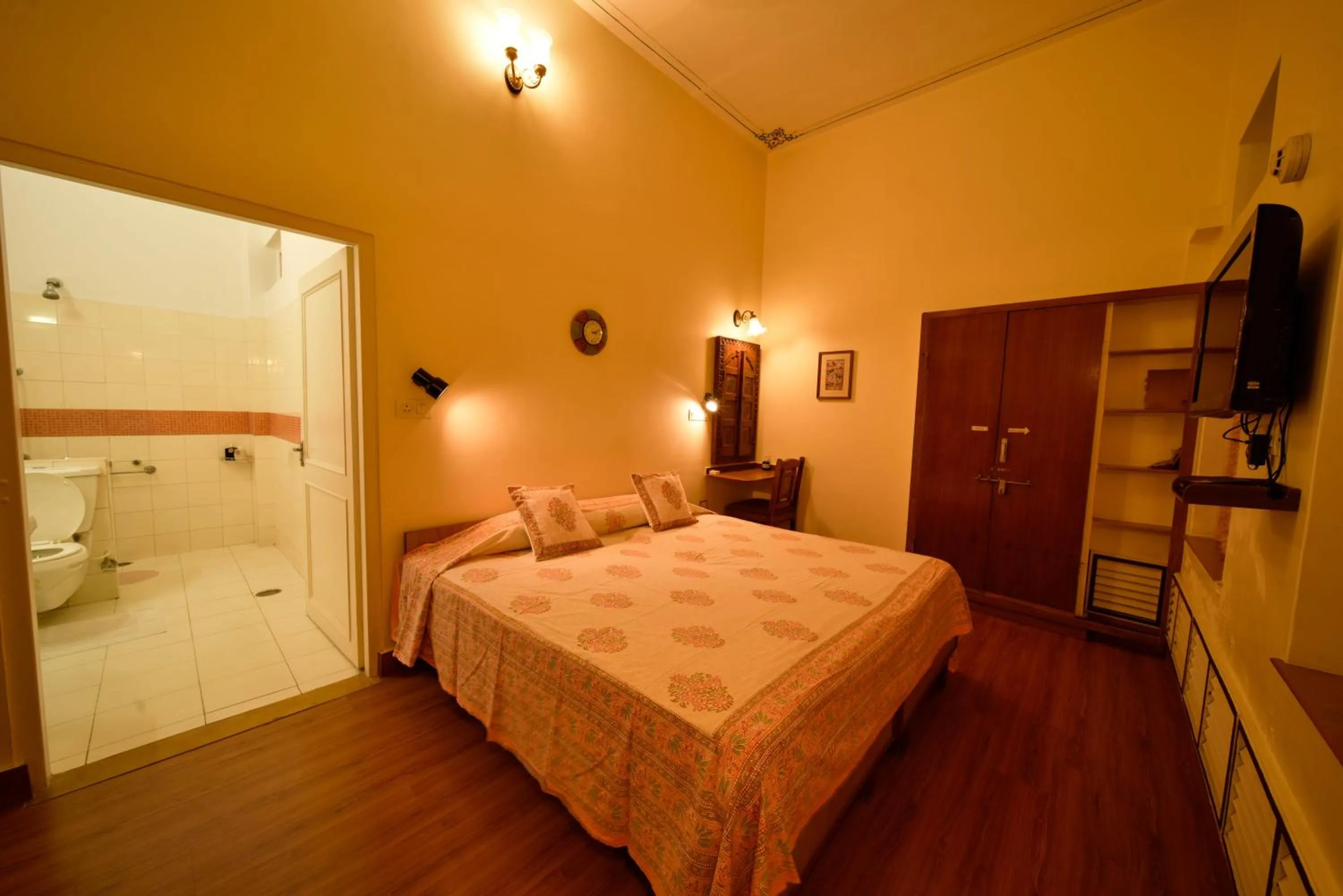 Bedroom, Bed in Hotel Arya Niwas