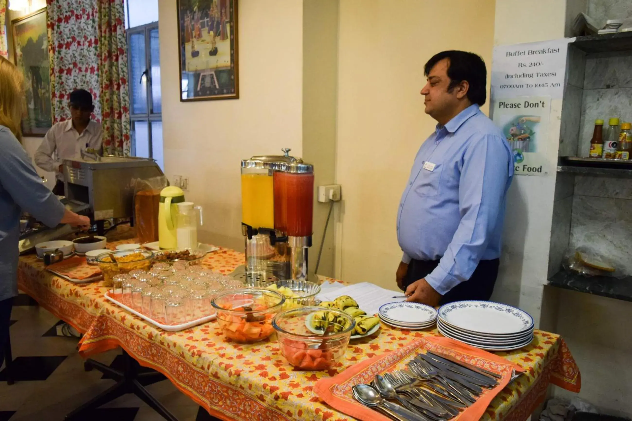 Breakfast in Hotel Arya Niwas Breakfast in Hotel Arya Niwas