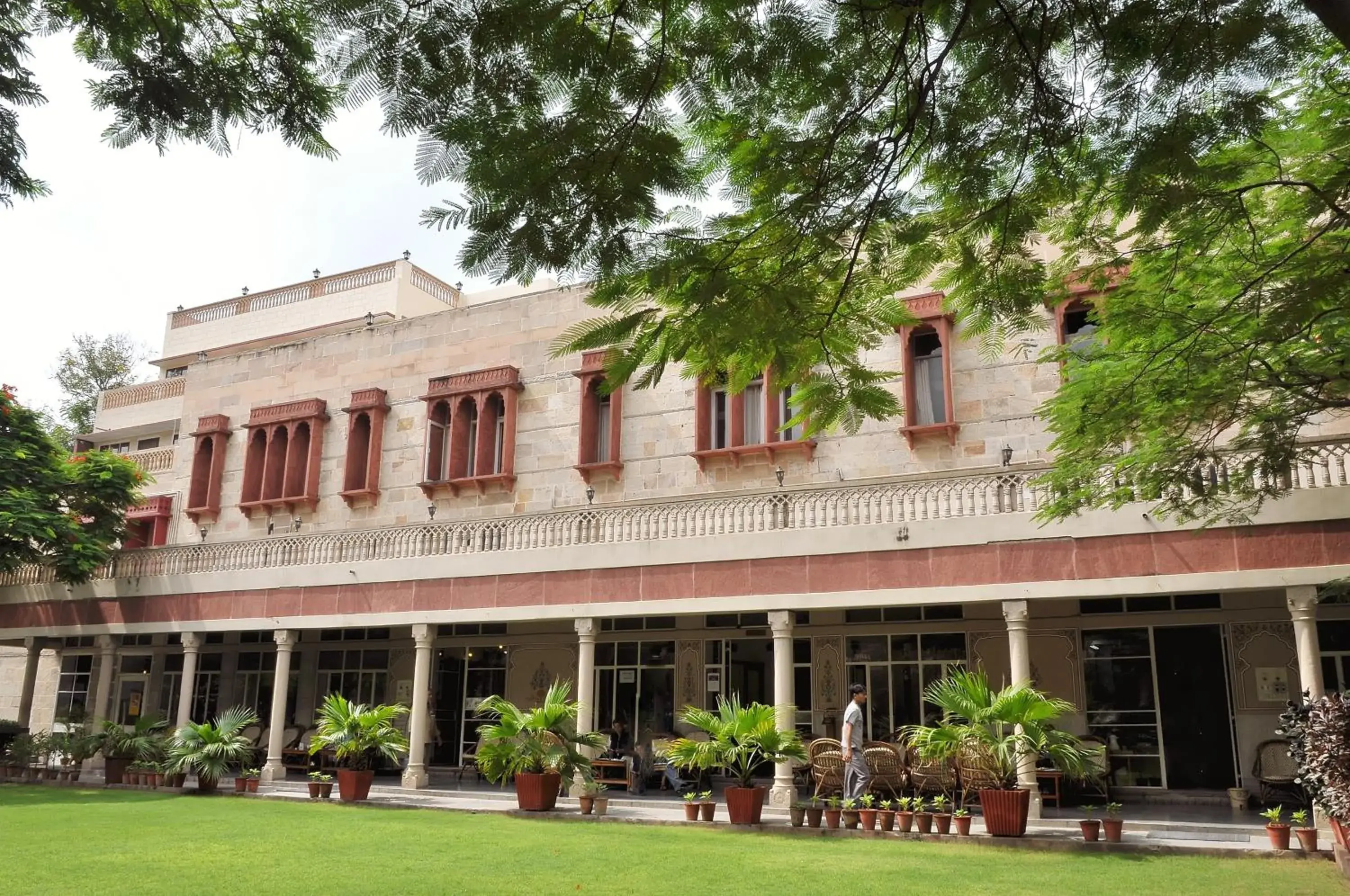 Facade/entrance in Hotel Arya Niwas Facade/entrance in Hotel Arya Niwas