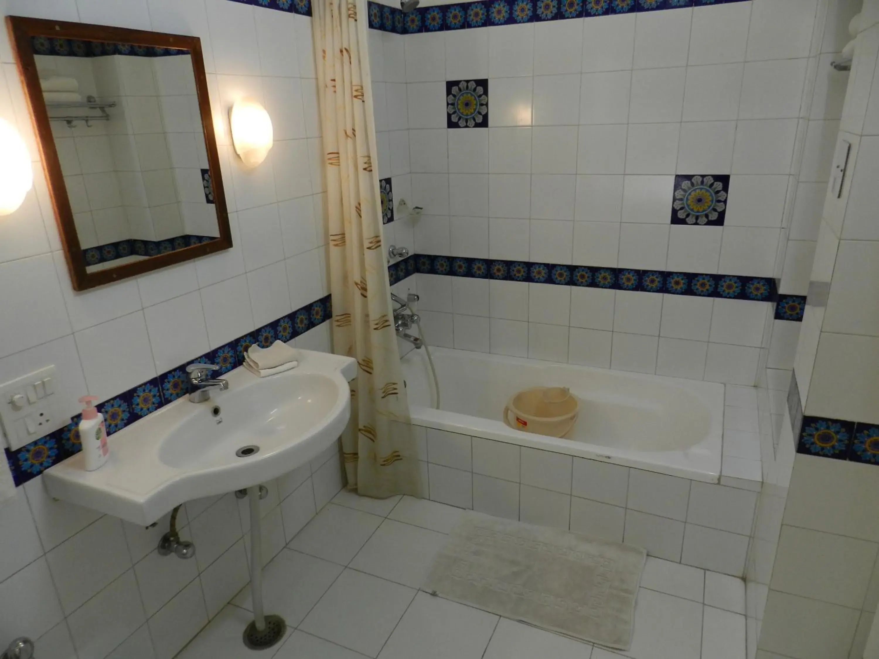 Bathroom in Hotel Arya Niwas Bathroom in Hotel Arya Niwas