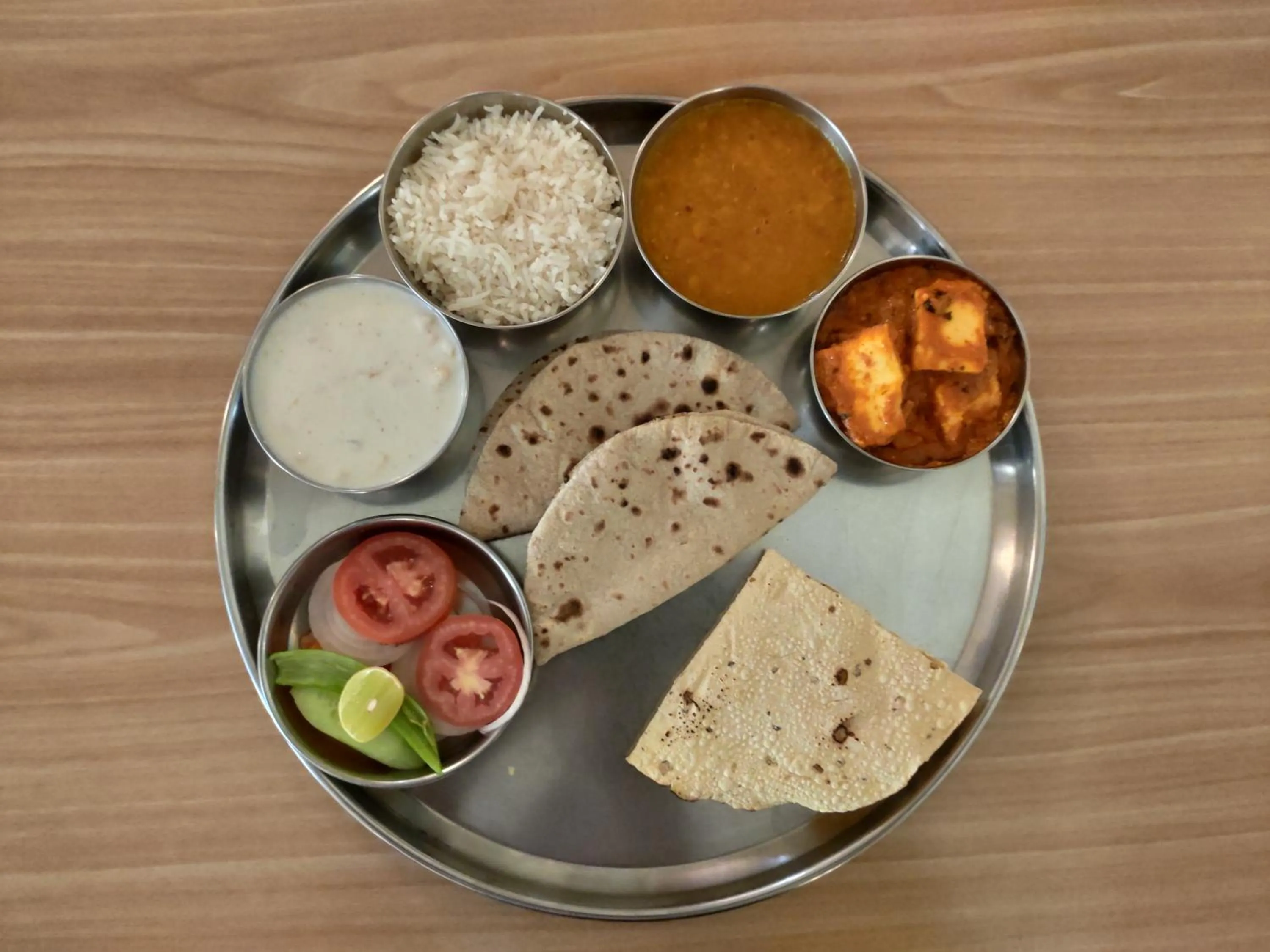 Food in Hotel Arya Niwas