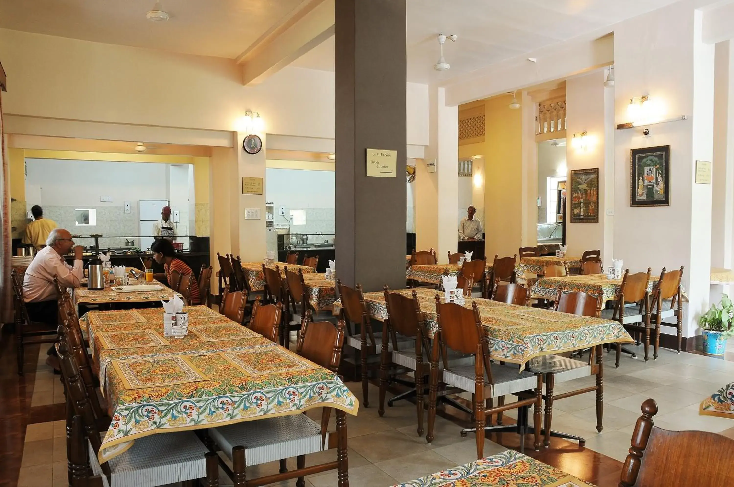 Restaurant/places to eat in Hotel Arya Niwas Restaurant/places to eat in Hotel Arya Niwas