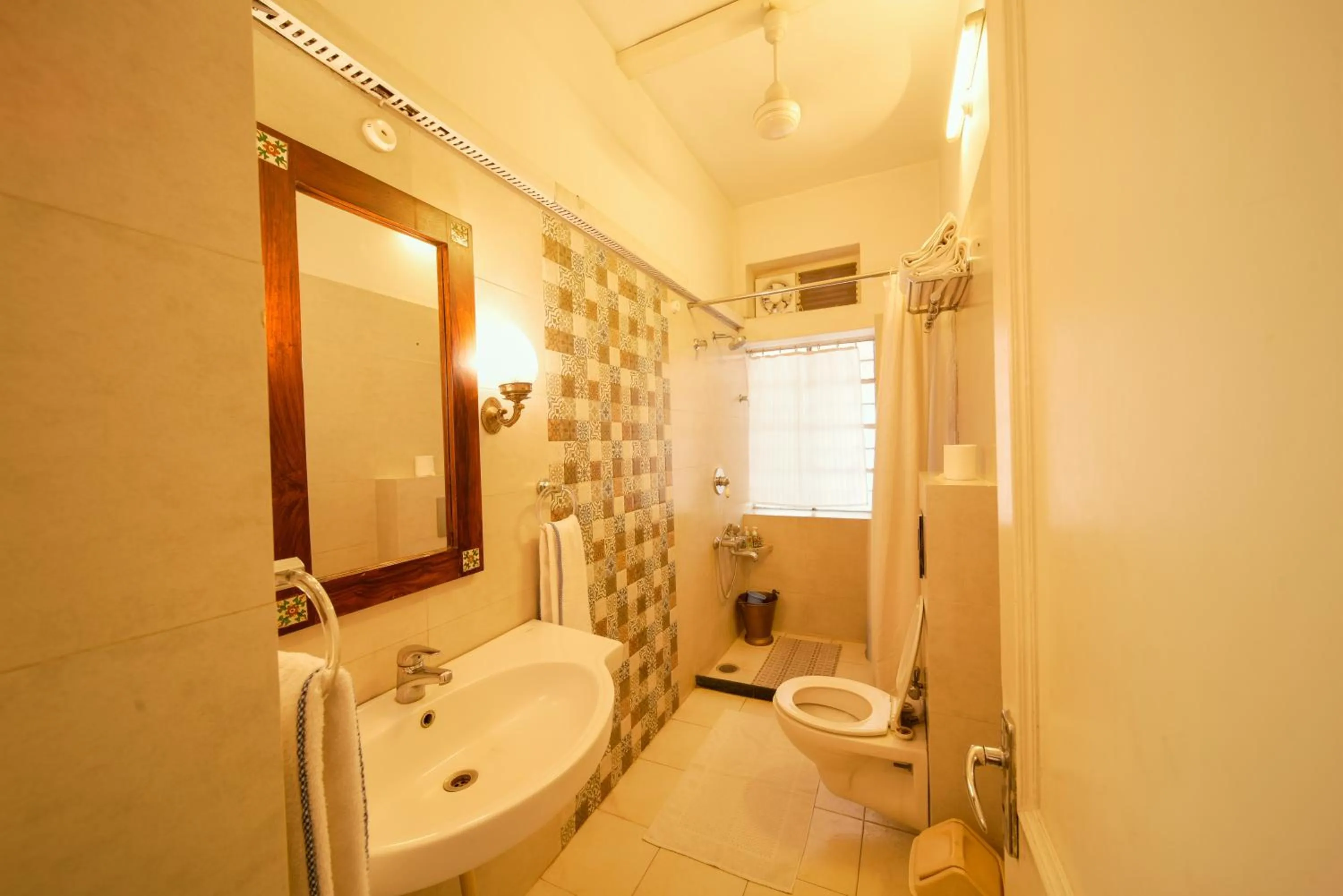 Bathroom in Hotel Arya Niwas