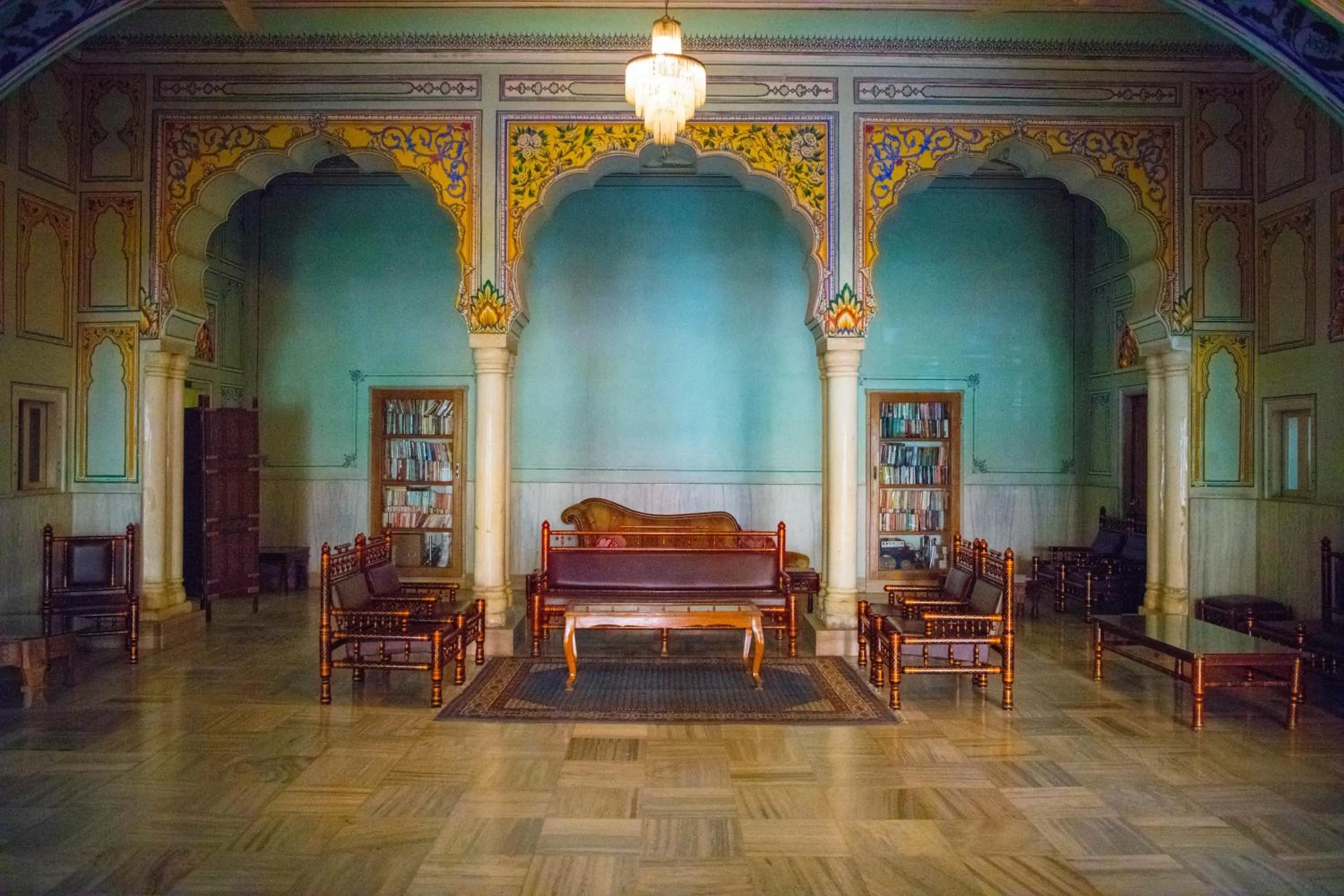 Library in Hotel Arya Niwas