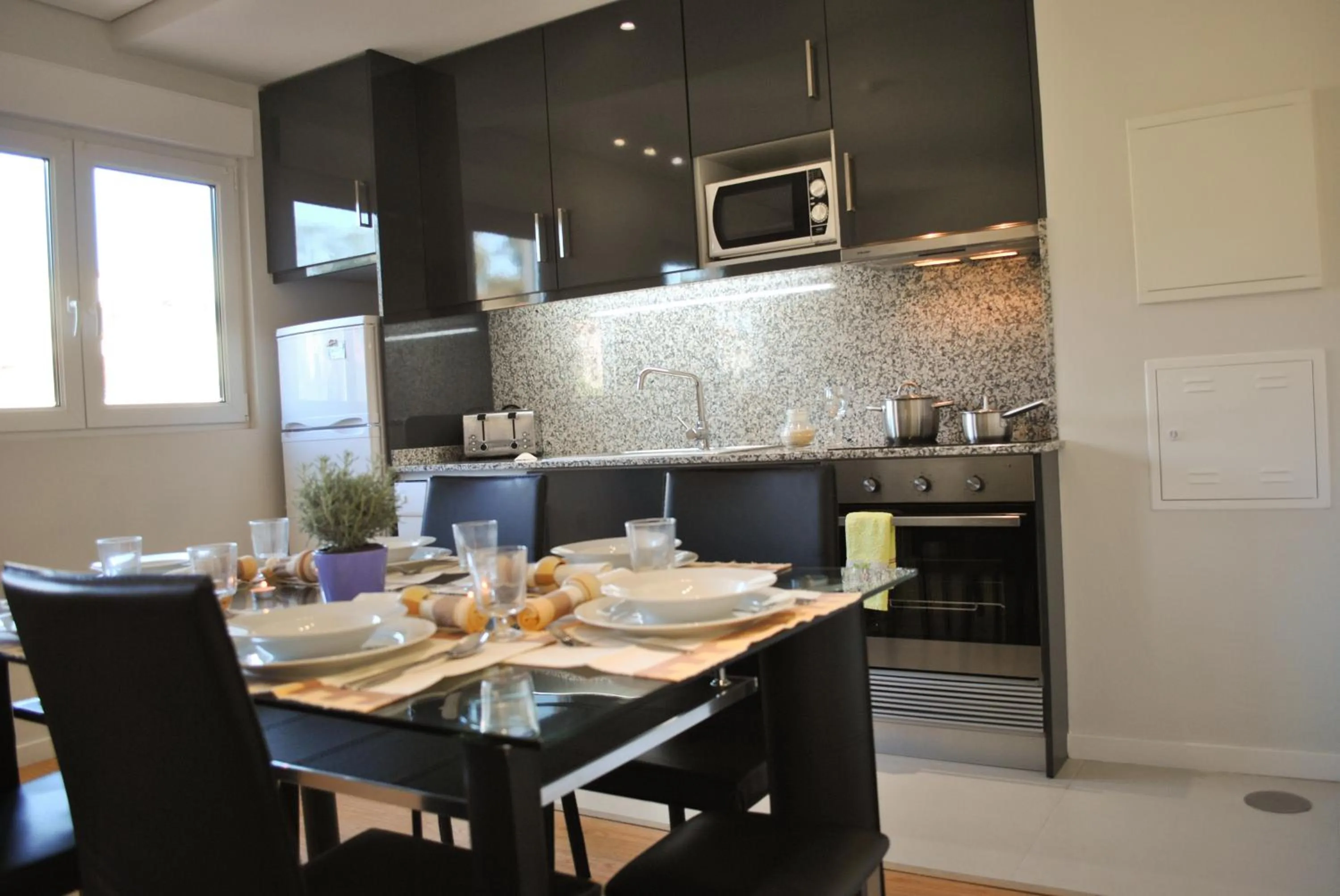 Kitchen or kitchenette in Apartamentos Portodouro - Santa Catarina