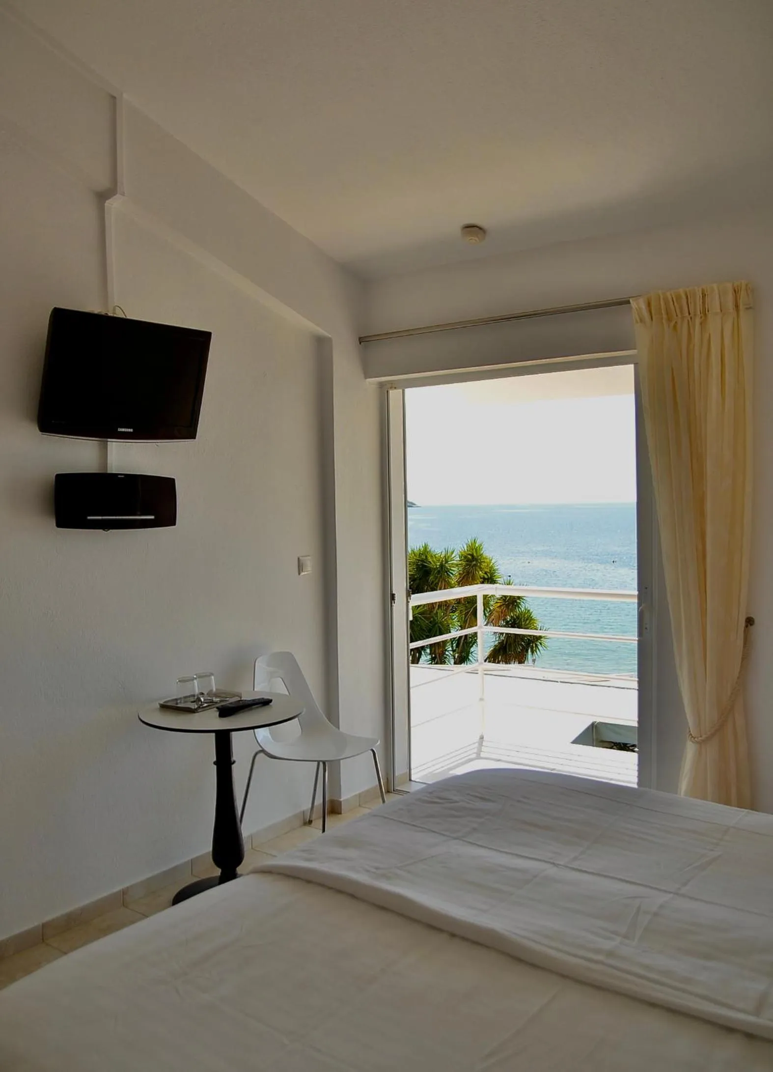 TV and multimedia, Bed in Anemoni Beach Hotel