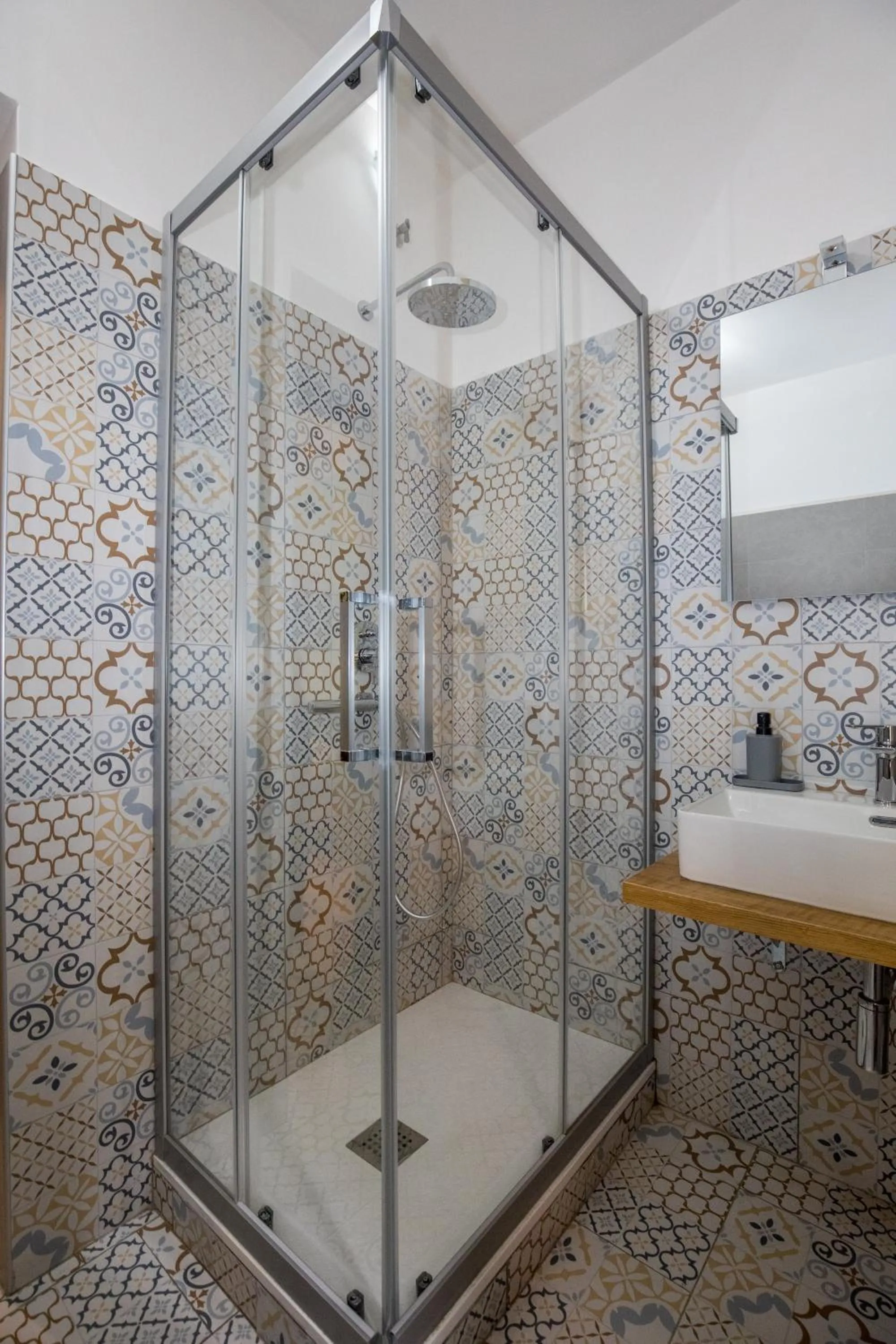 Shower in Palazzo Santori