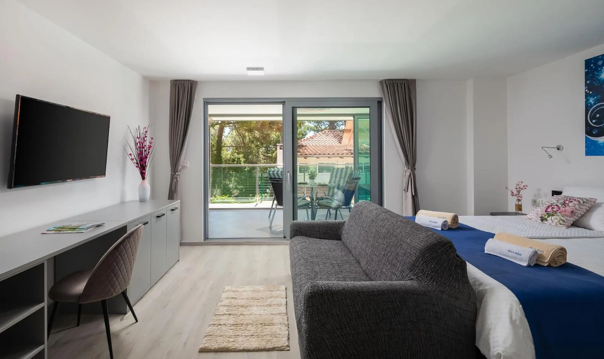 TV and multimedia, Bed in VILLA AQUA - Adults Only