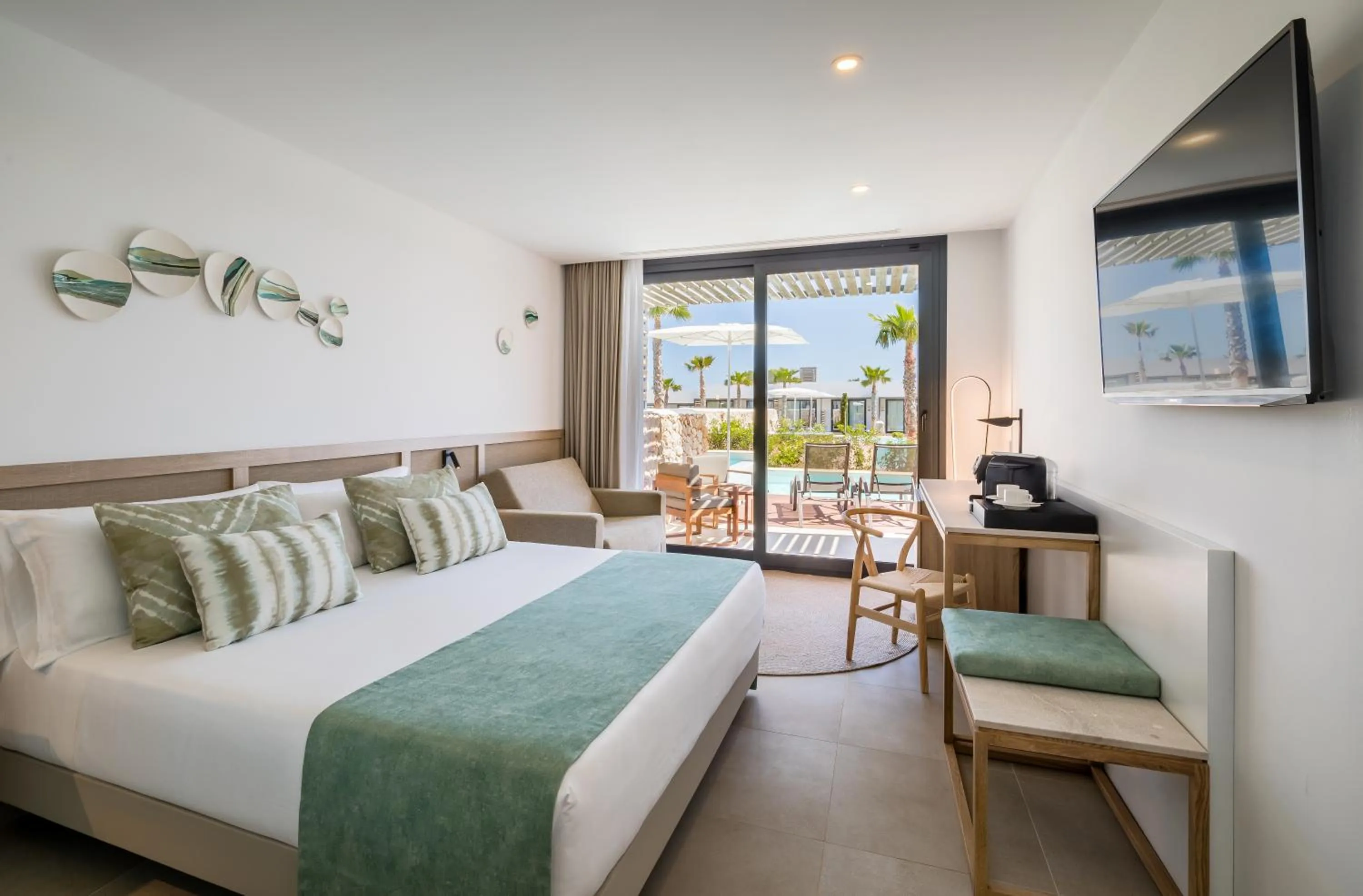 Photo of the whole room, Bed in Barceló Nura