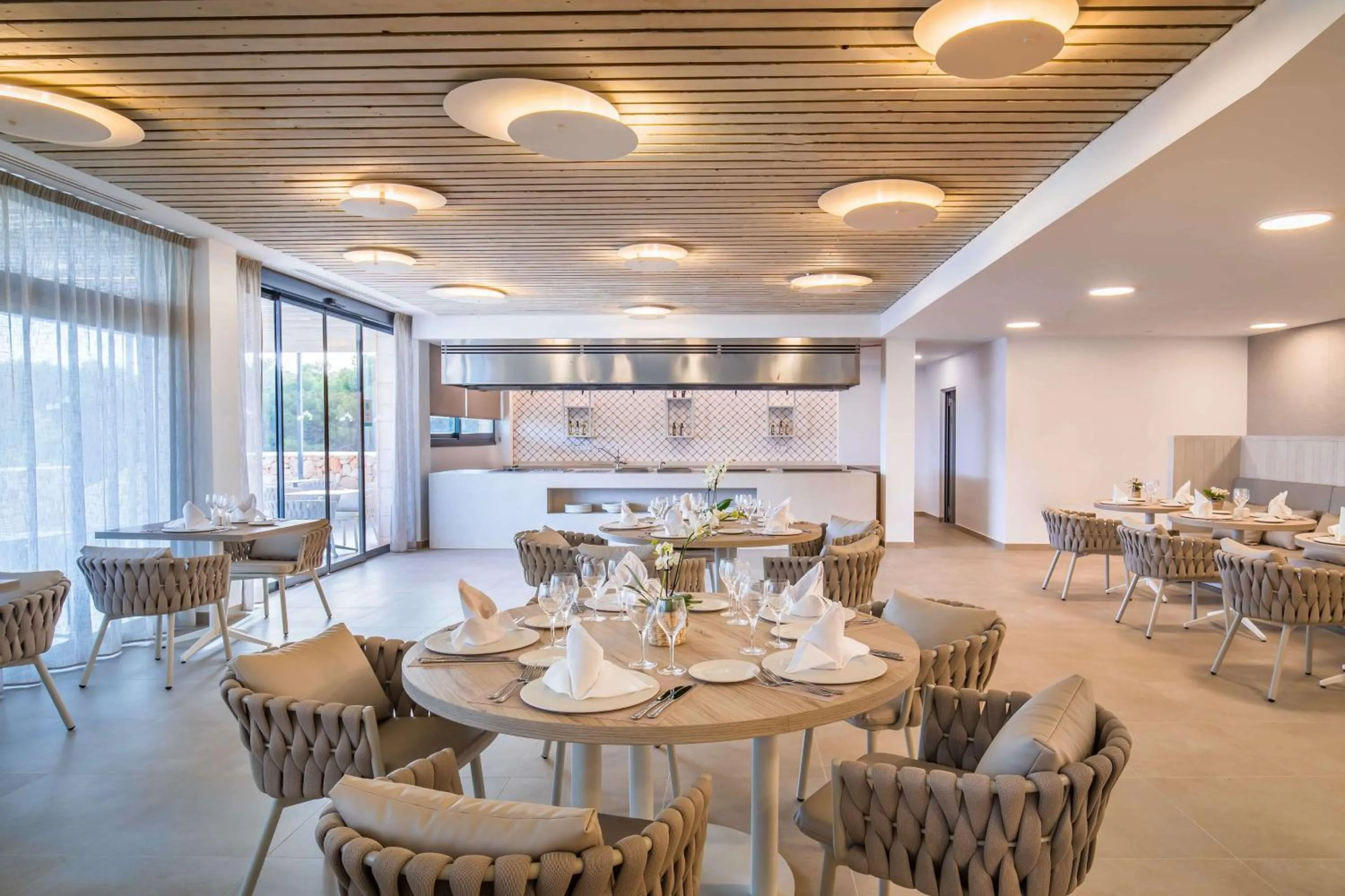 Restaurant/places to eat in Barceló Nura