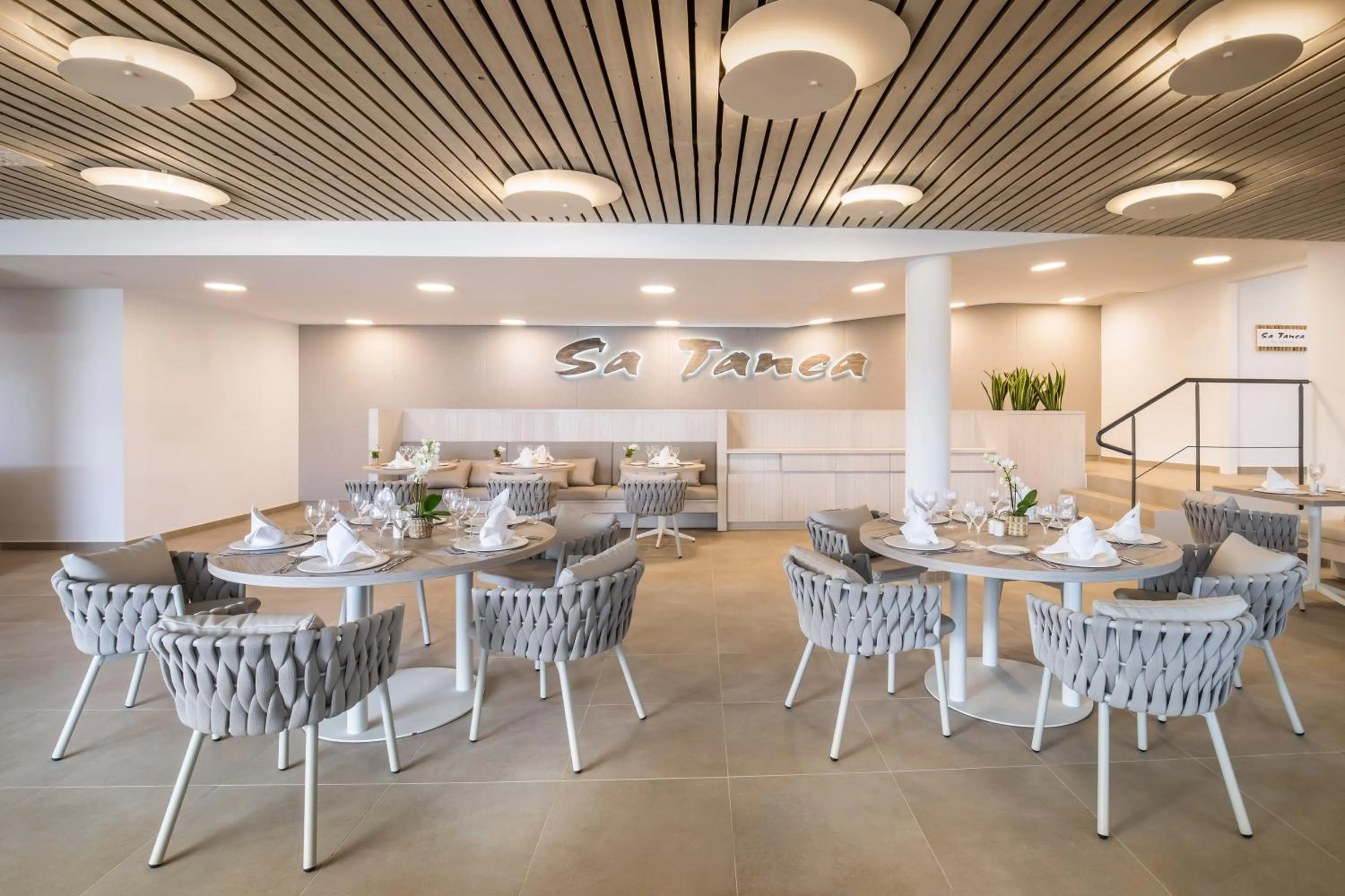 Restaurant/places to eat in Barceló Nura