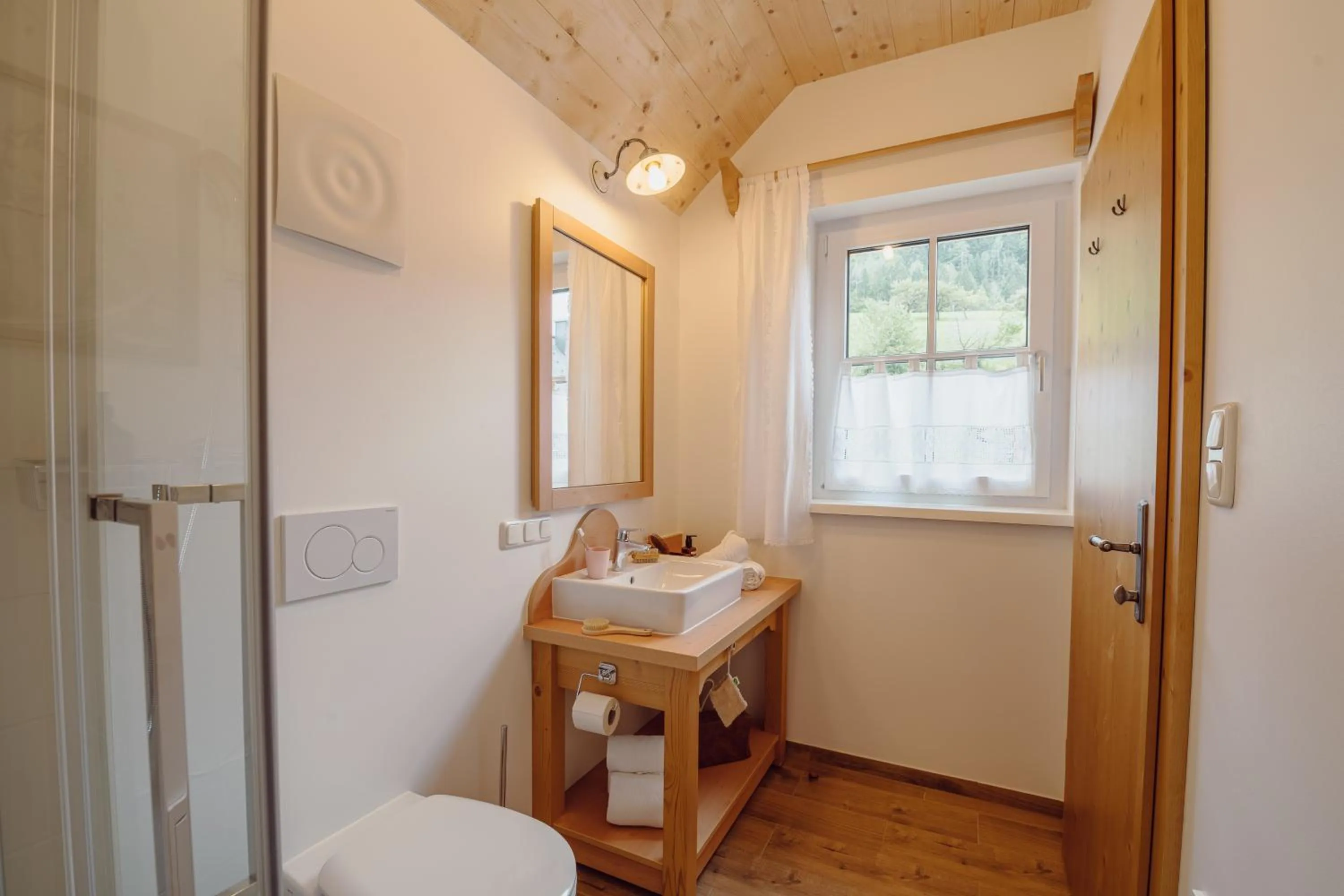 Bathroom in Narzissendorf Zloam - Ferien & Abenteuer am Grundlsee