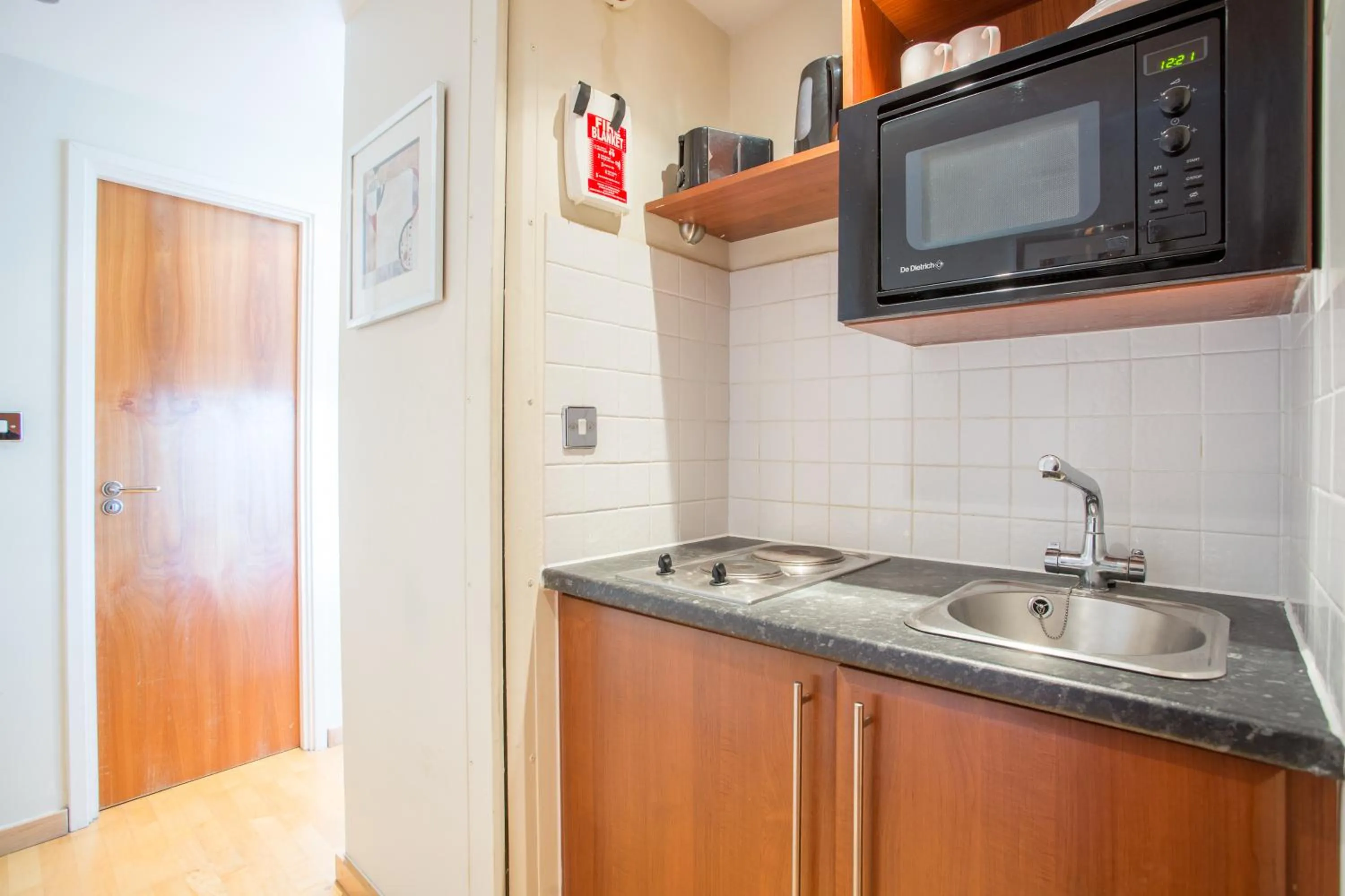 Kitchen or kitchenette in Roland House