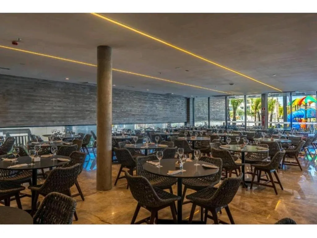 Restaurant/places to eat in Salinas Premium resort