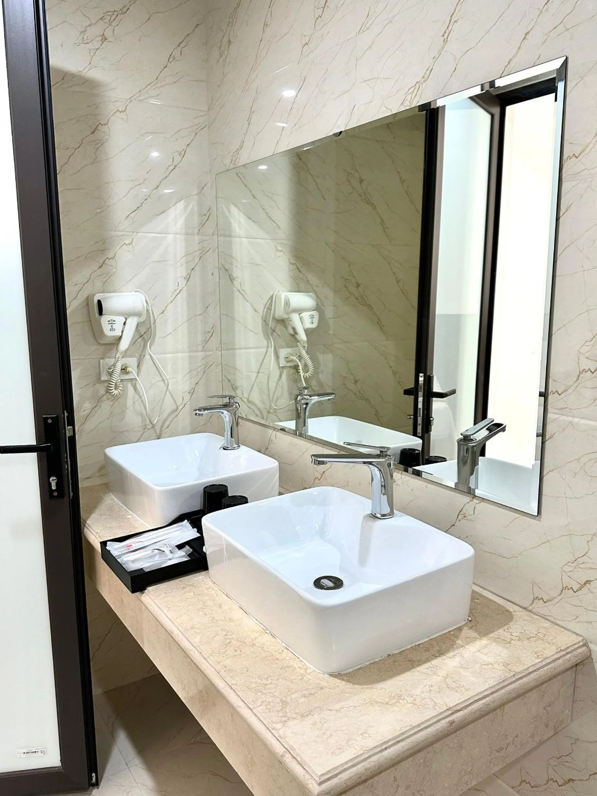 Bathroom in VĨNH KHANG HẠ LONG HOTEL