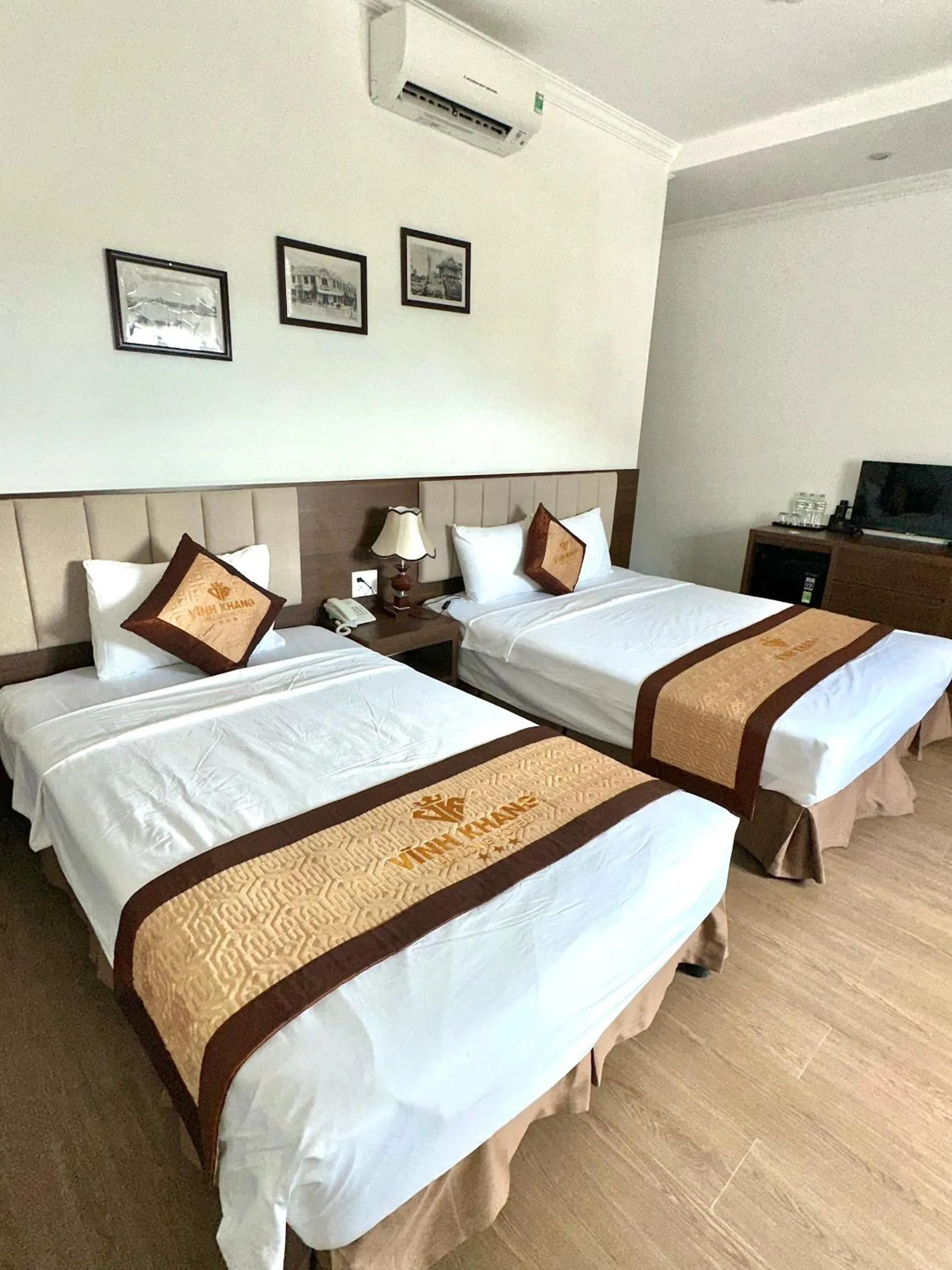 Photo of the whole room, Bed in VĨNH KHANG HẠ LONG HOTEL