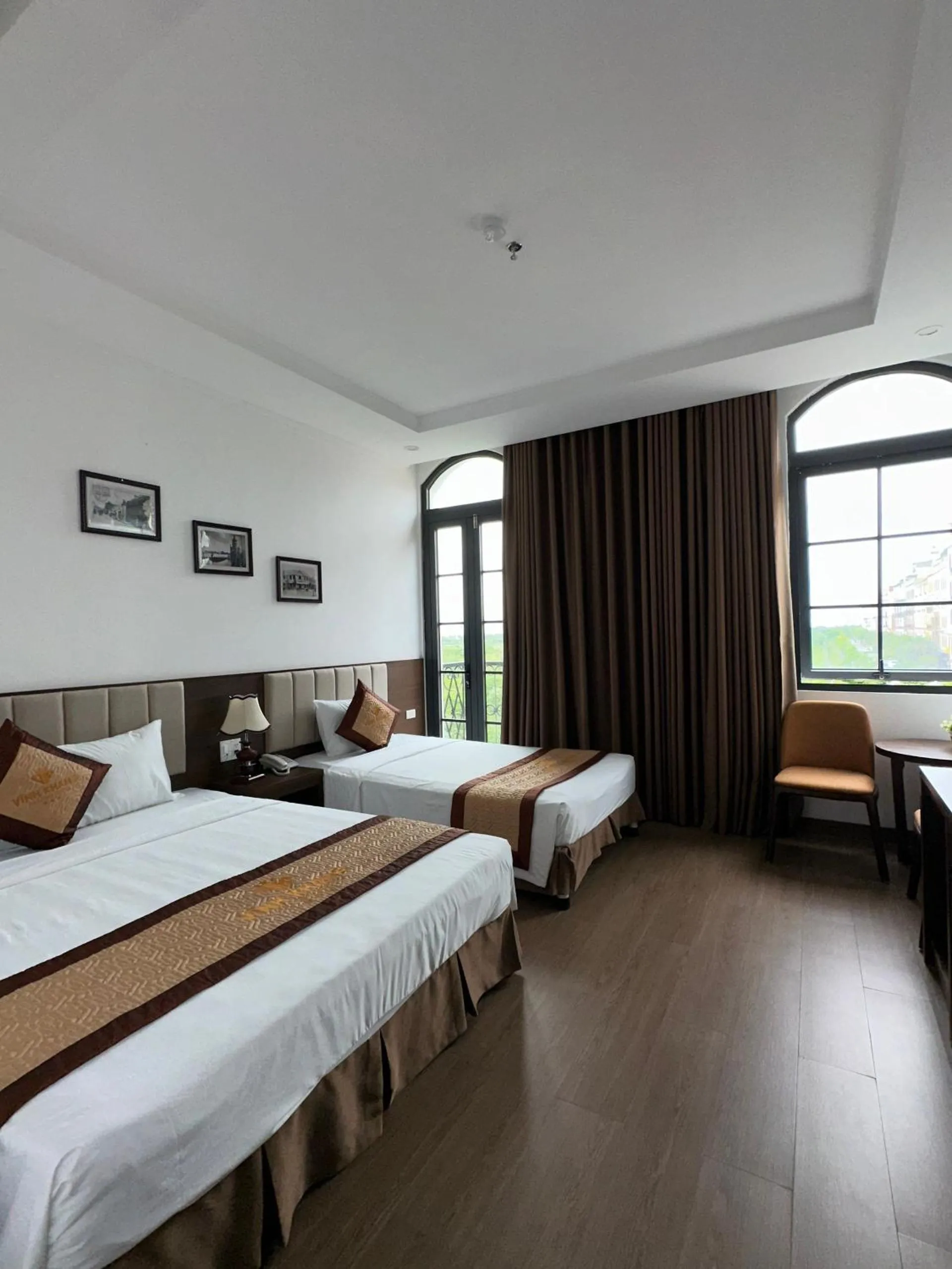 Photo of the whole room, Bed in VĨNH KHANG HẠ LONG HOTEL