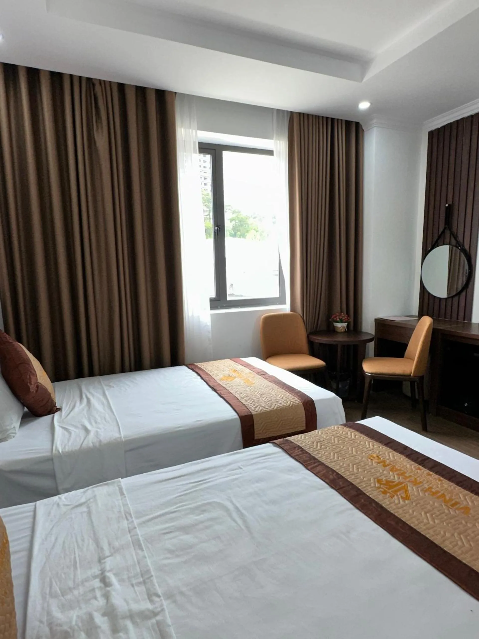 Photo of the whole room, Bed in VĨNH KHANG HẠ LONG HOTEL