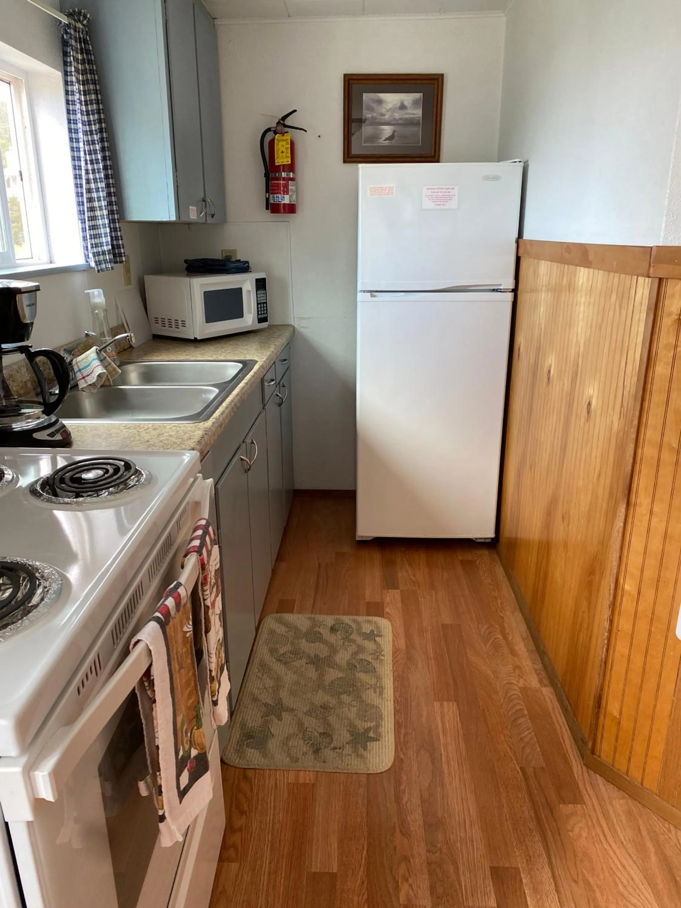 Kitchen or kitchenette in Oceanside Ocean Front Cabins