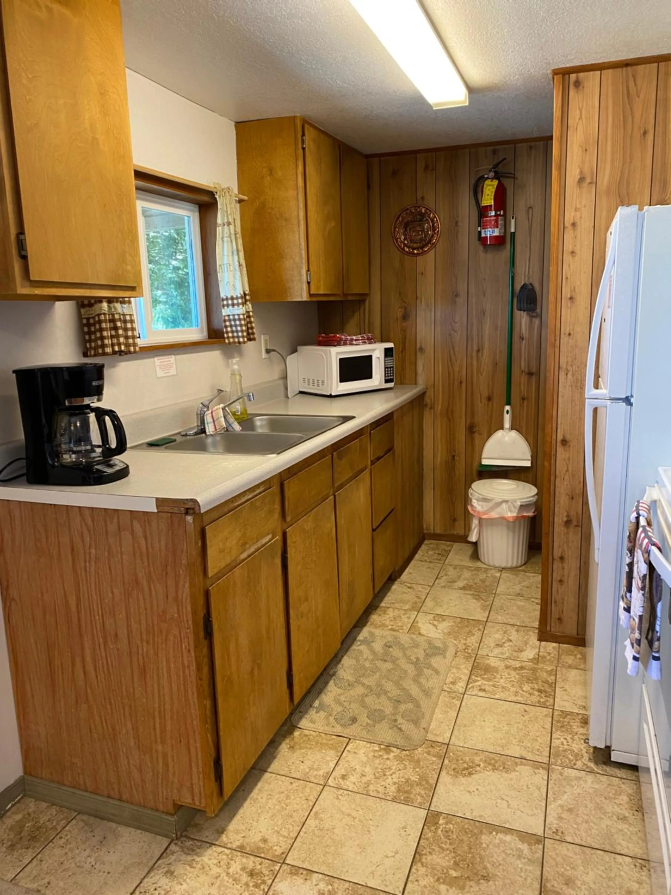 Kitchen or kitchenette in Oceanside Ocean Front Cabins