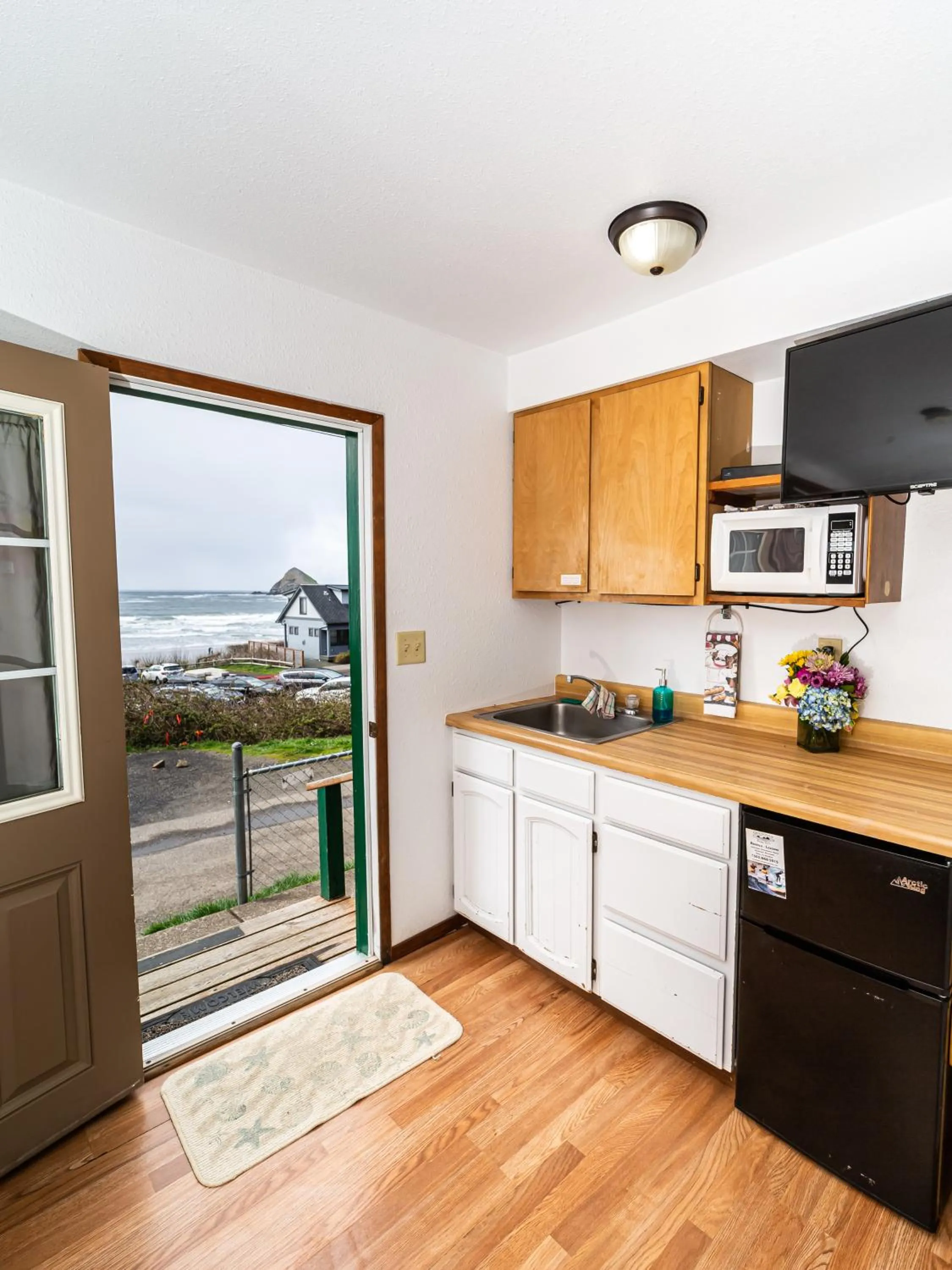 Kitchen or kitchenette in Oceanside Ocean Front Cabins