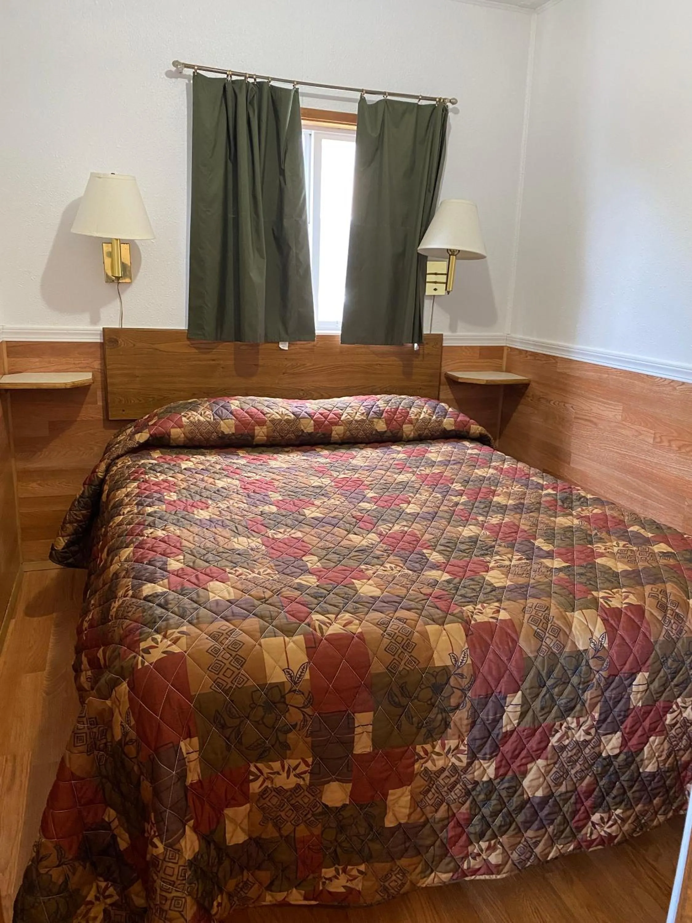 Bedroom, Bed in Oceanside Ocean Front Cabins