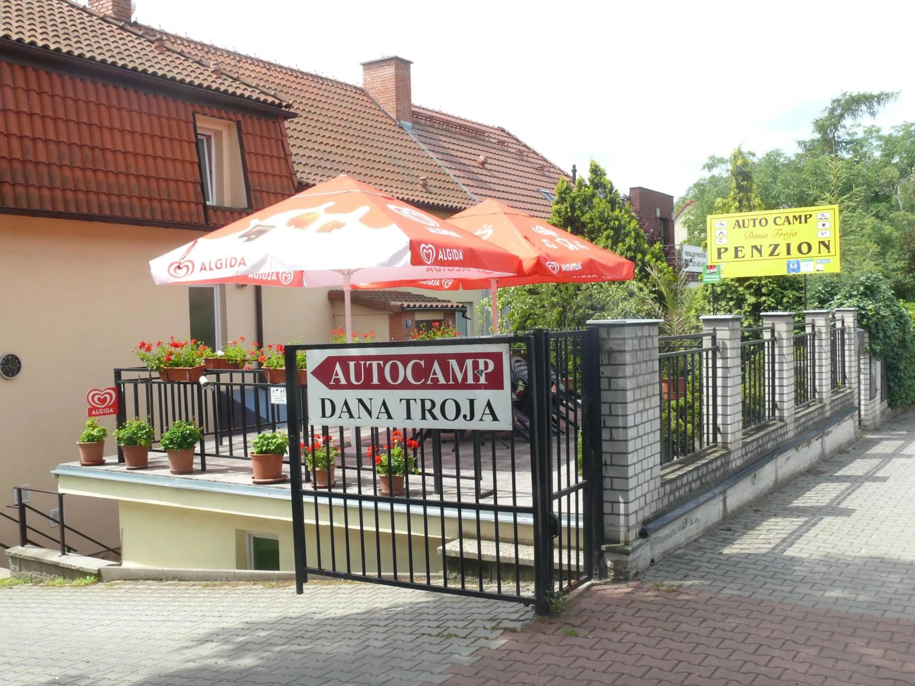 Logo/Certificate/Sign in Penzion Dana Troja