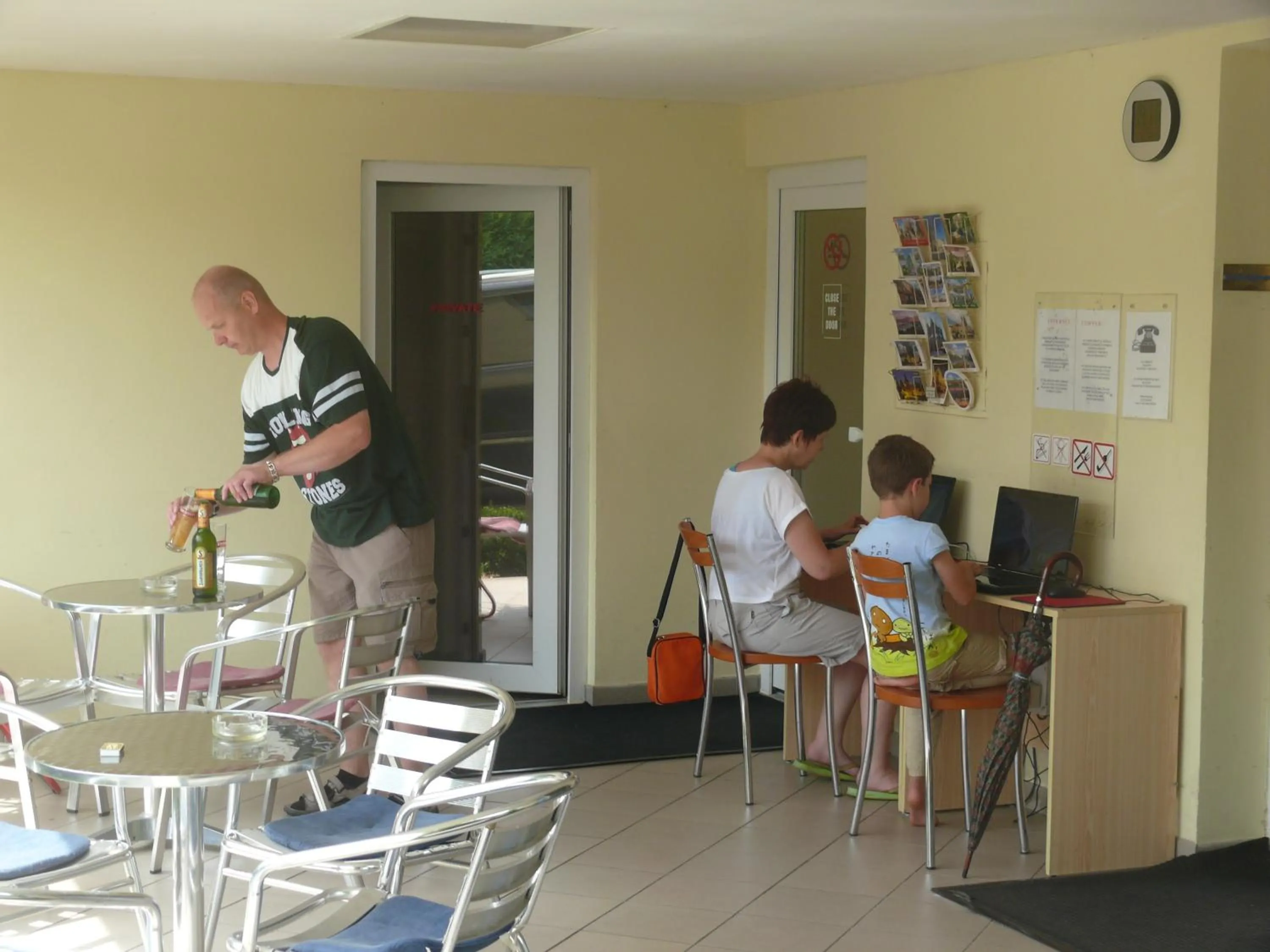 Restaurant/places to eat in Penzion Dana Troja