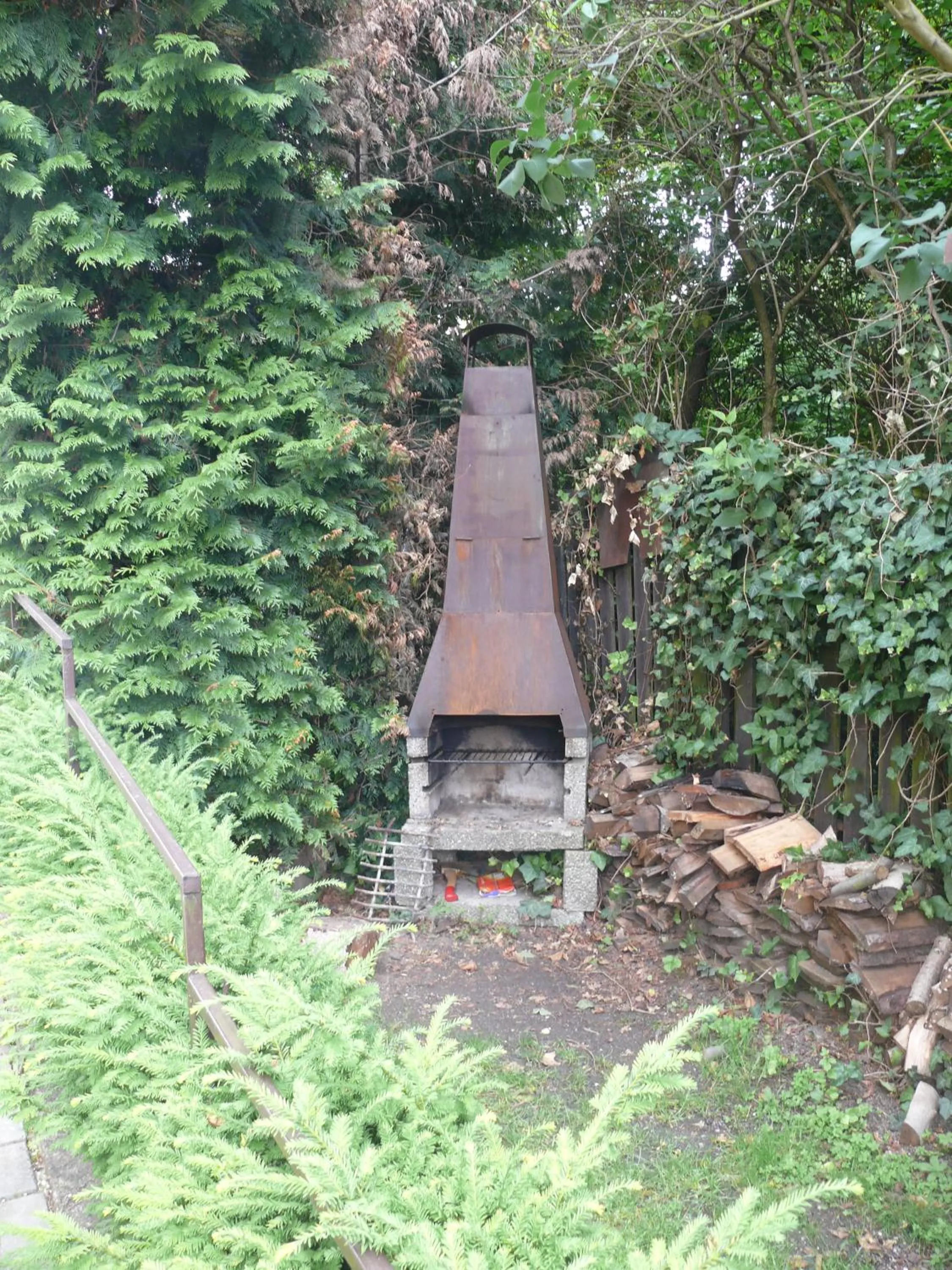 BBQ facilities in Penzion Dana Troja