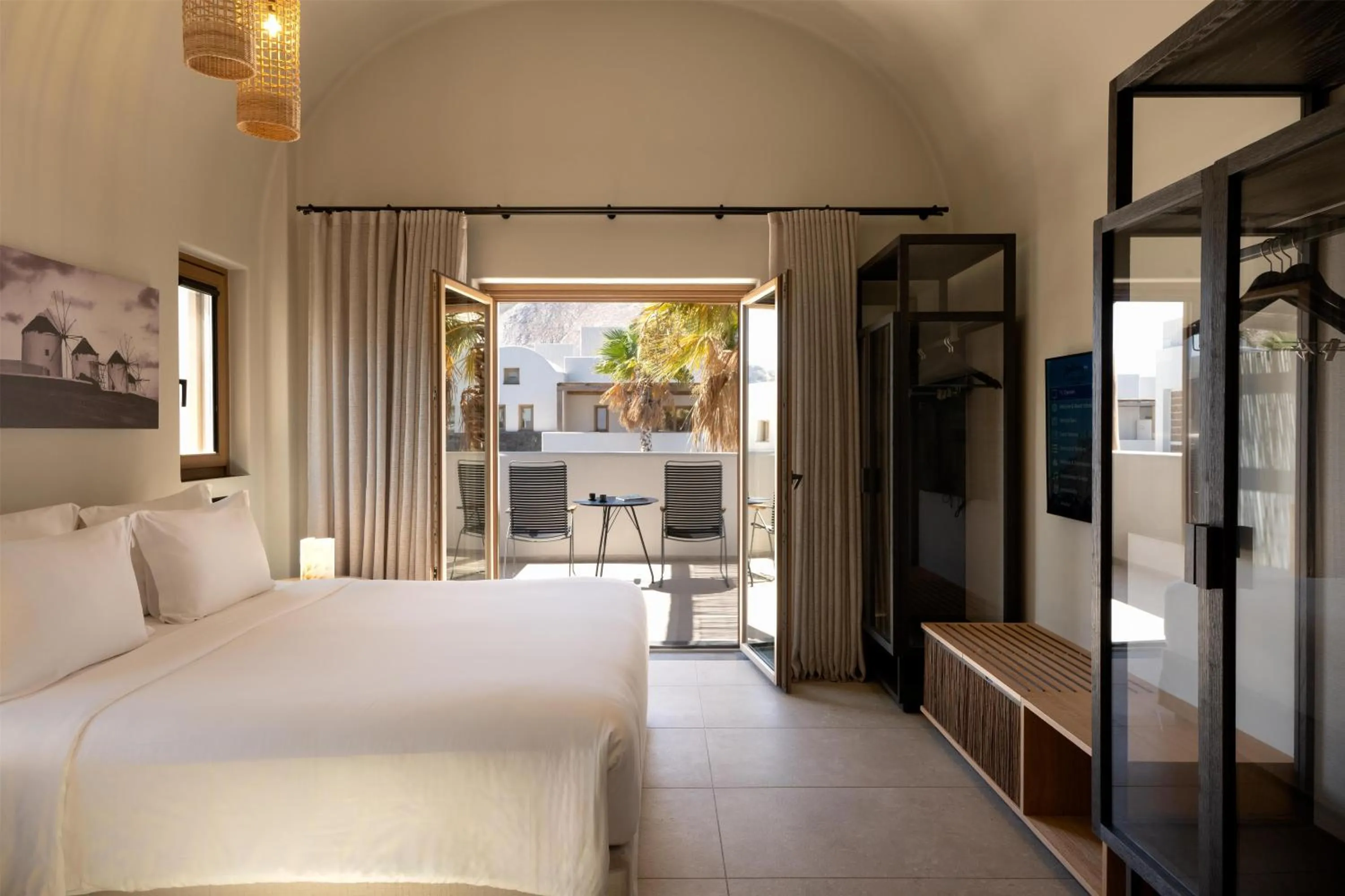 Bedroom, Bed in Radisson Blu Zaffron Resort, Santorini