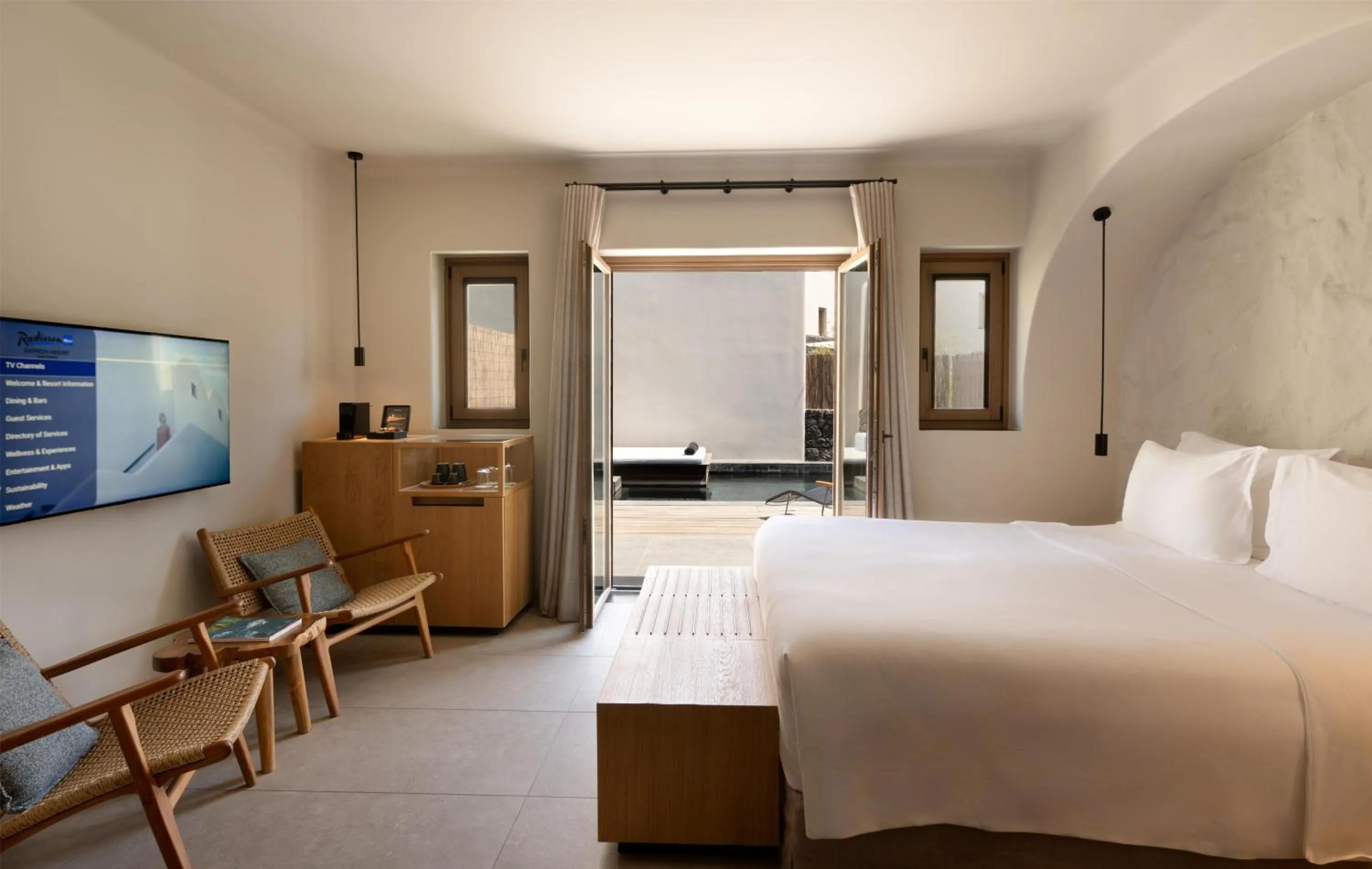 Bedroom, Bed in Radisson Blu Zaffron Resort, Santorini