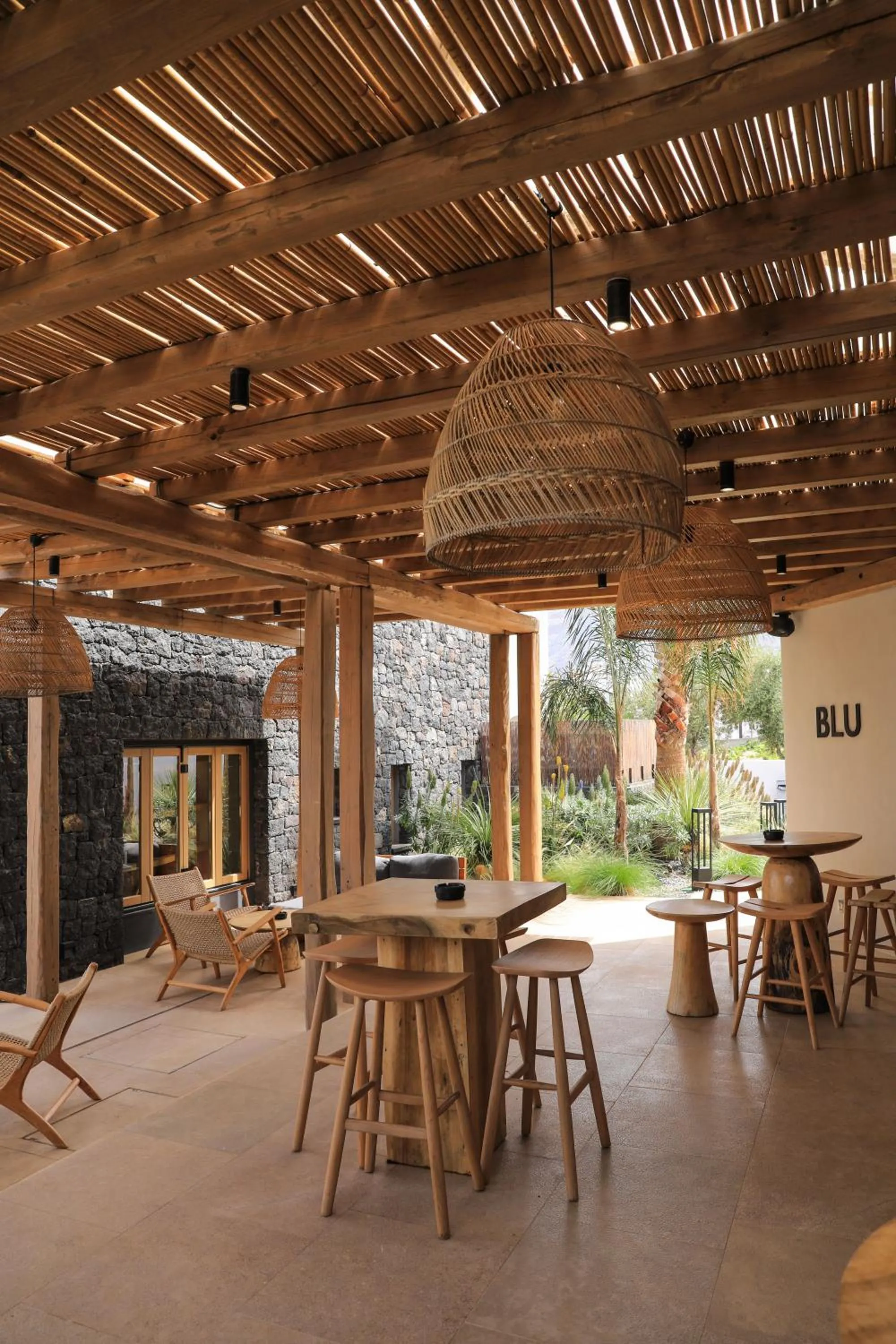 Lounge or bar in Radisson Blu Zaffron Resort, Santorini