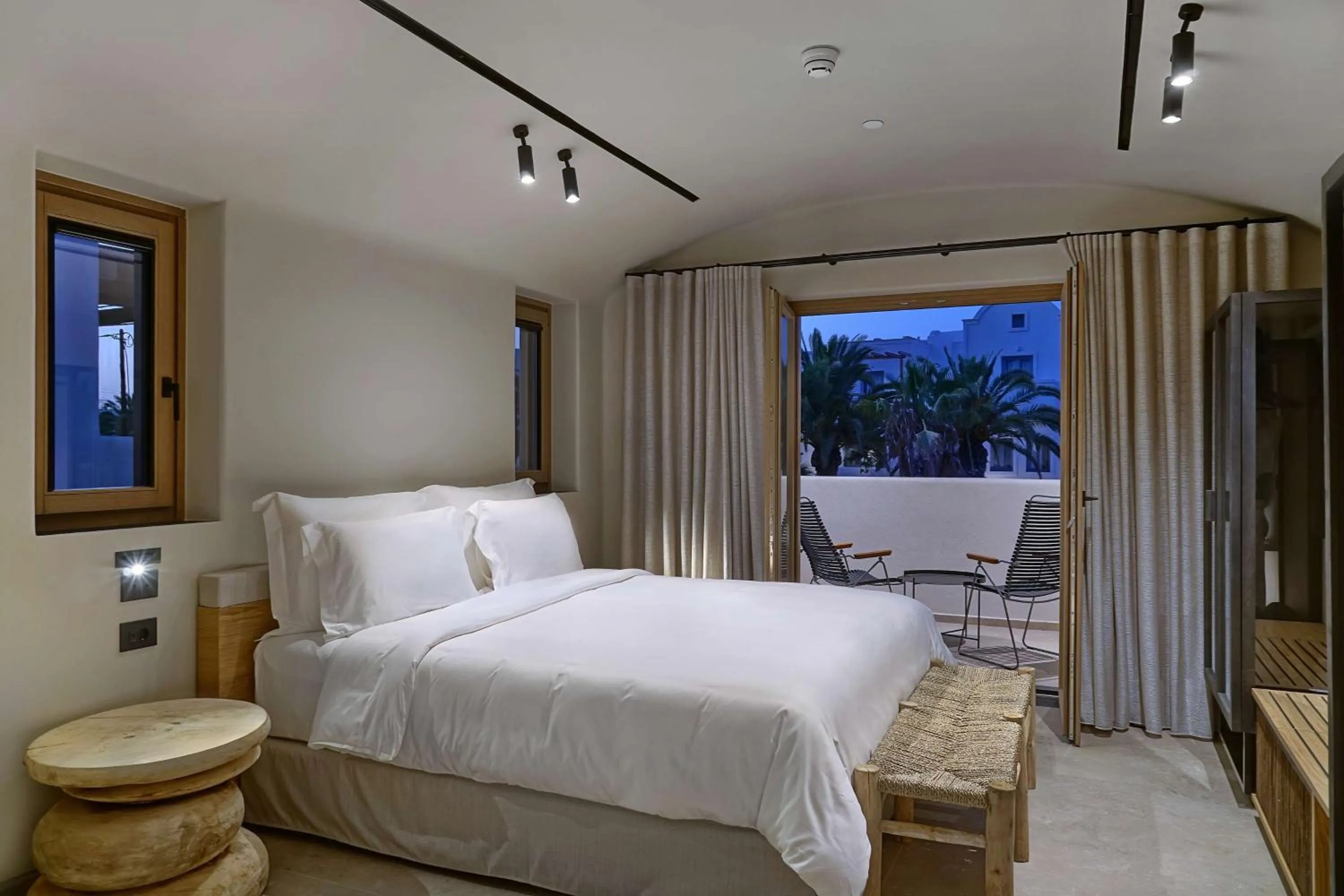 Photo of the whole room, Bed in Radisson Blu Zaffron Resort, Santorini