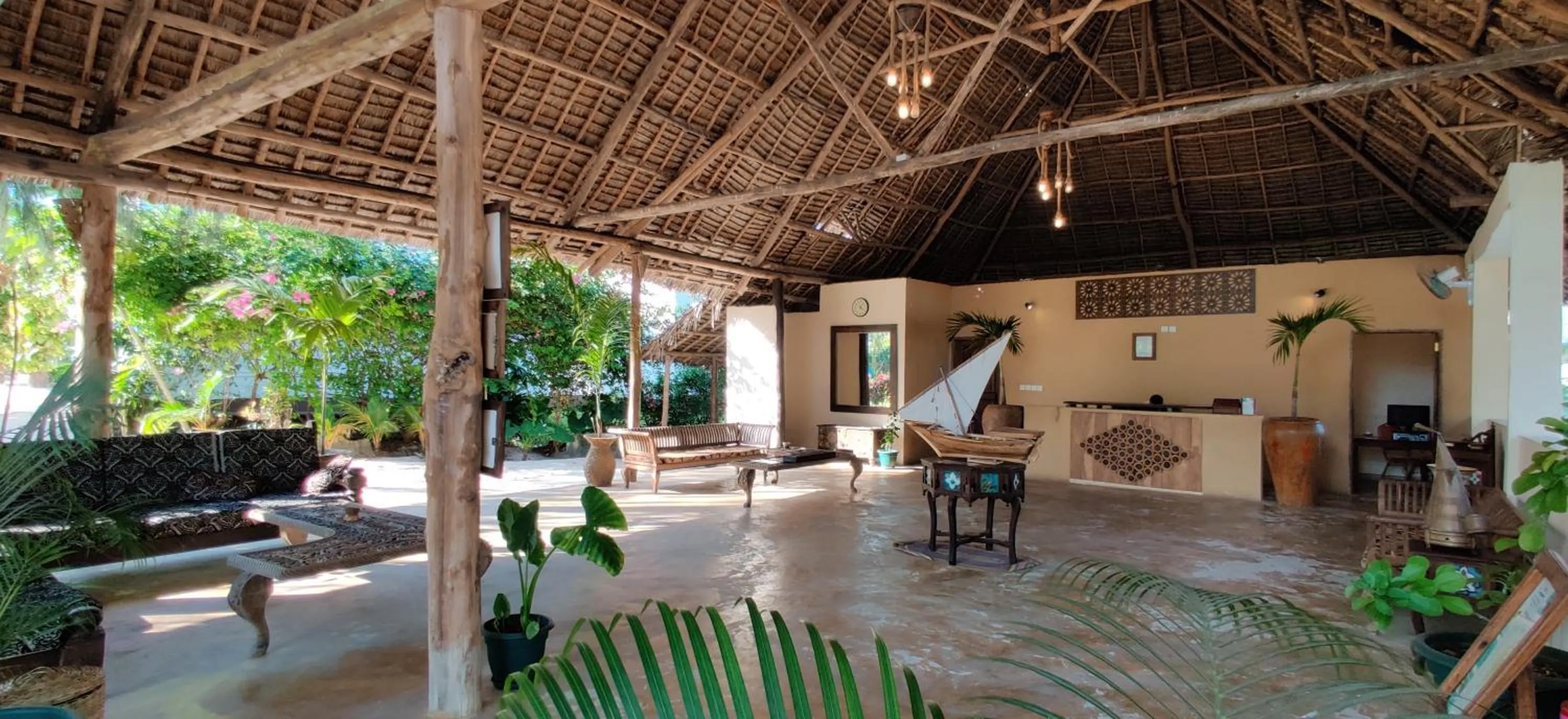 Lobby or reception in Smiles Beach Hotel