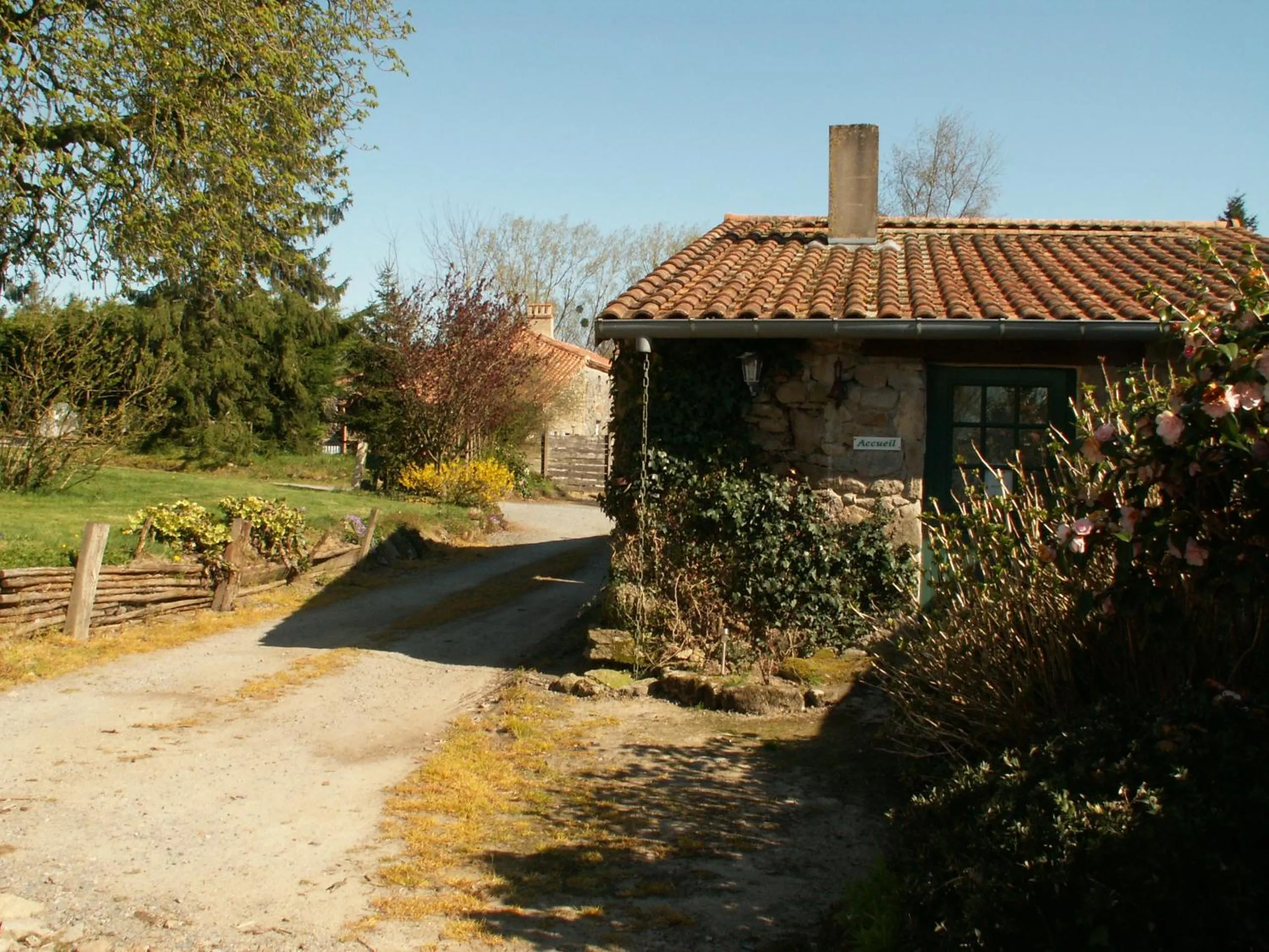 Facade/entrance in La Trainelière
