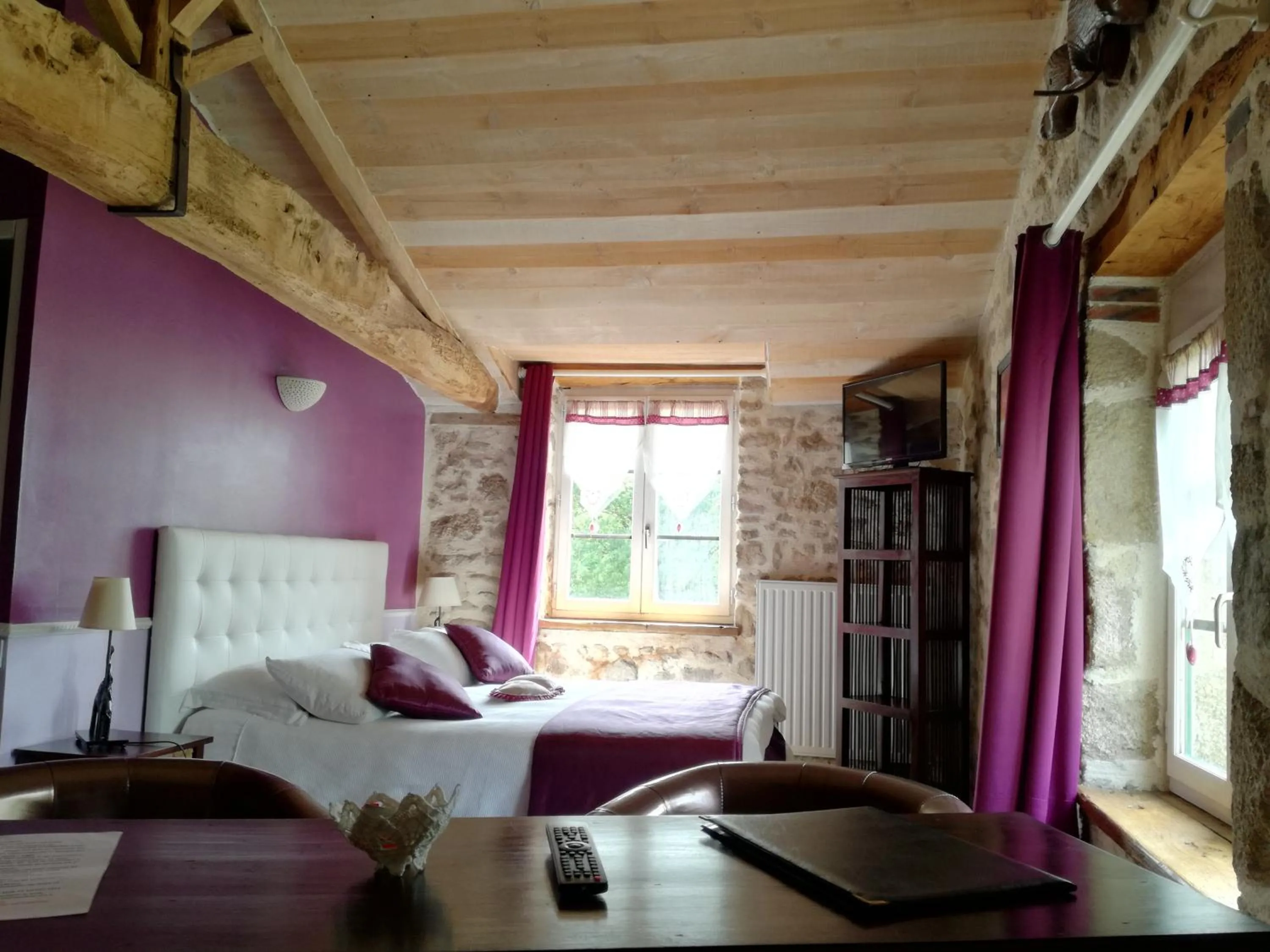 Photo of the whole room, Bed in La Trainelière