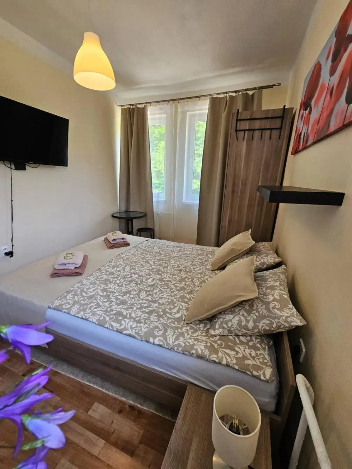 Double Room with Private Bathroom - single occupancy in Villa Paradajs - ubytovanie pri jazere Double Room with Private Bathroom - single occupancy in Villa Paradajs - ubytovanie pri jazere
