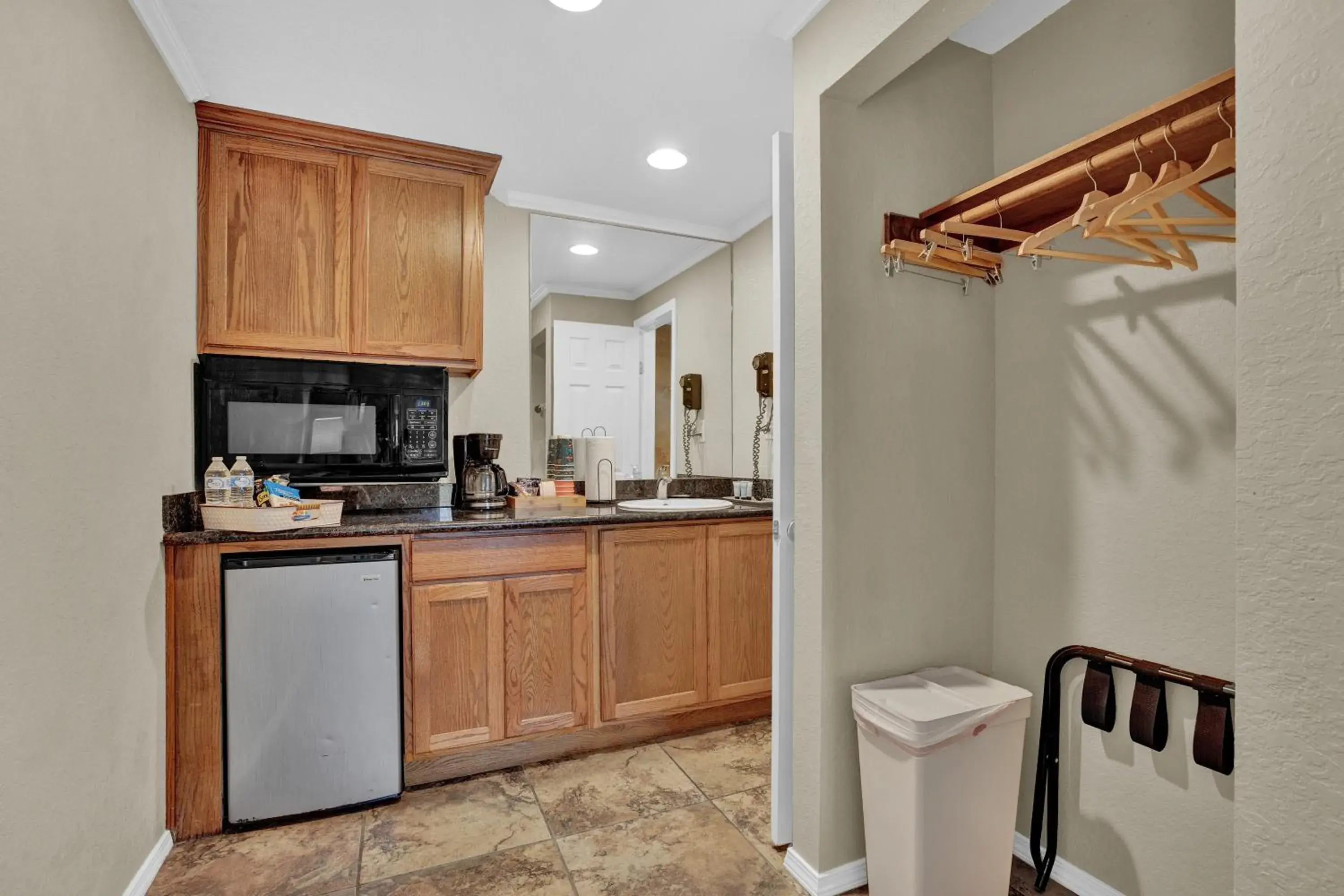 Maven's Inn & Grill Maven's Inn & Grill